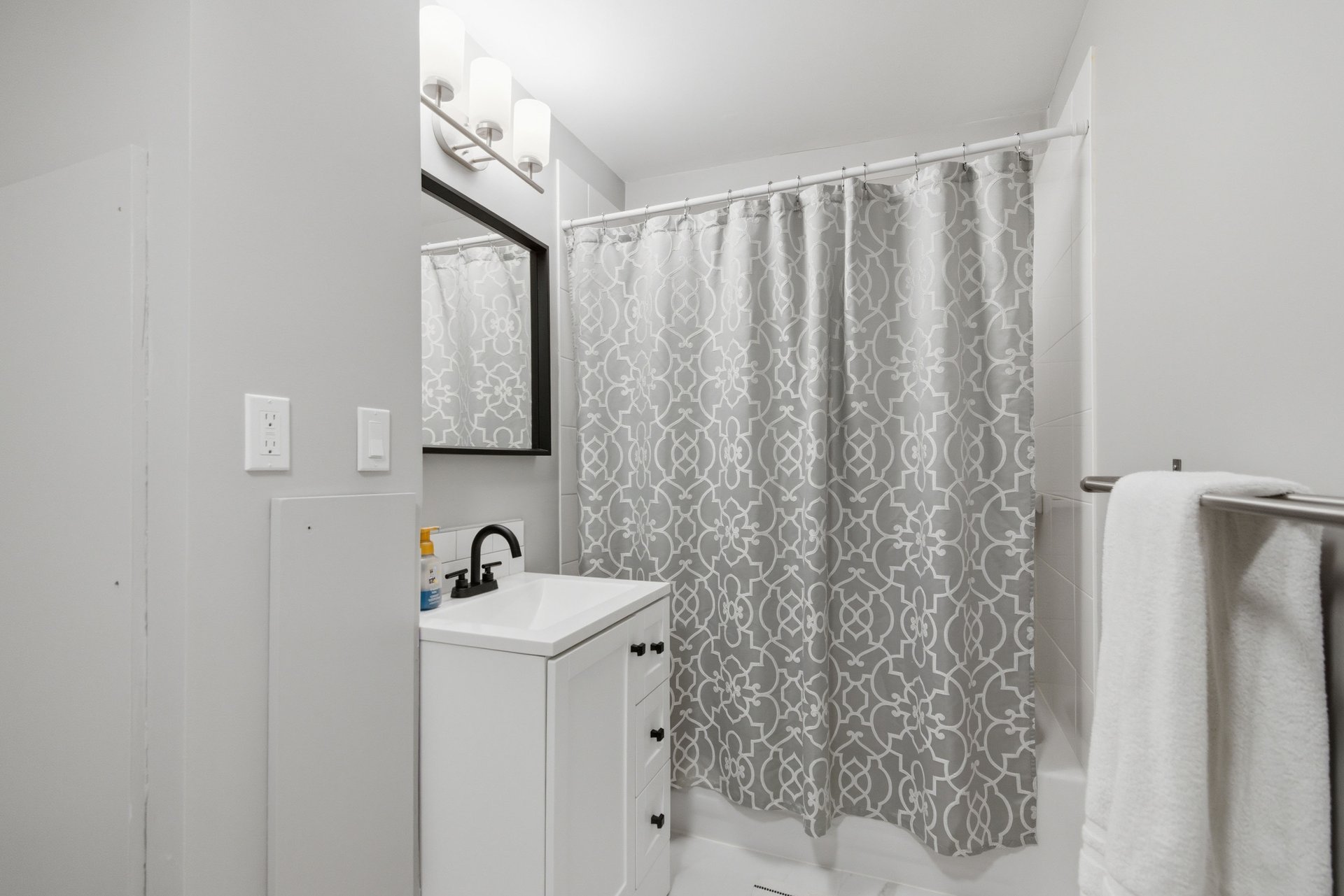 559 Deerpath Court SE