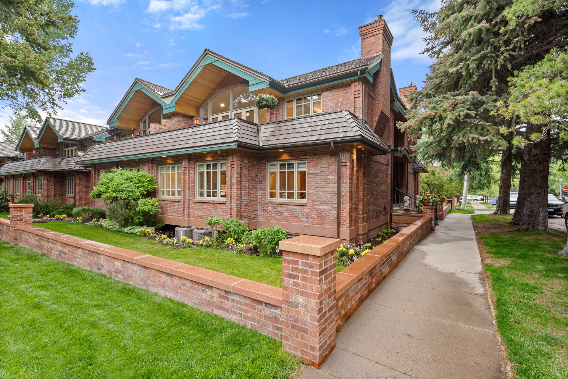 Beautiful Mountain Contemporary Townhome in Aspen Central Core
