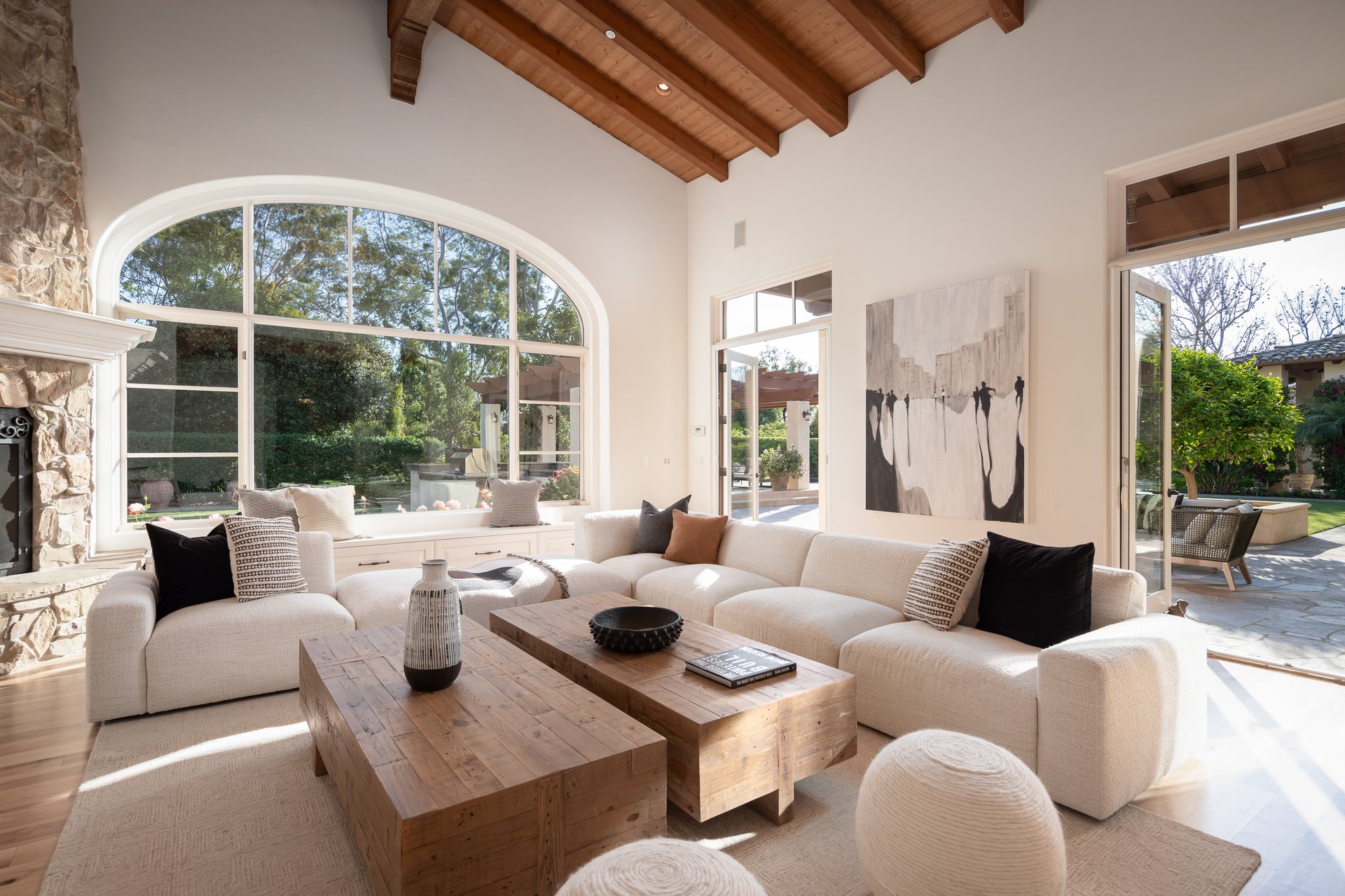Luxury Living Redefined: Executive Rental in The Bridges