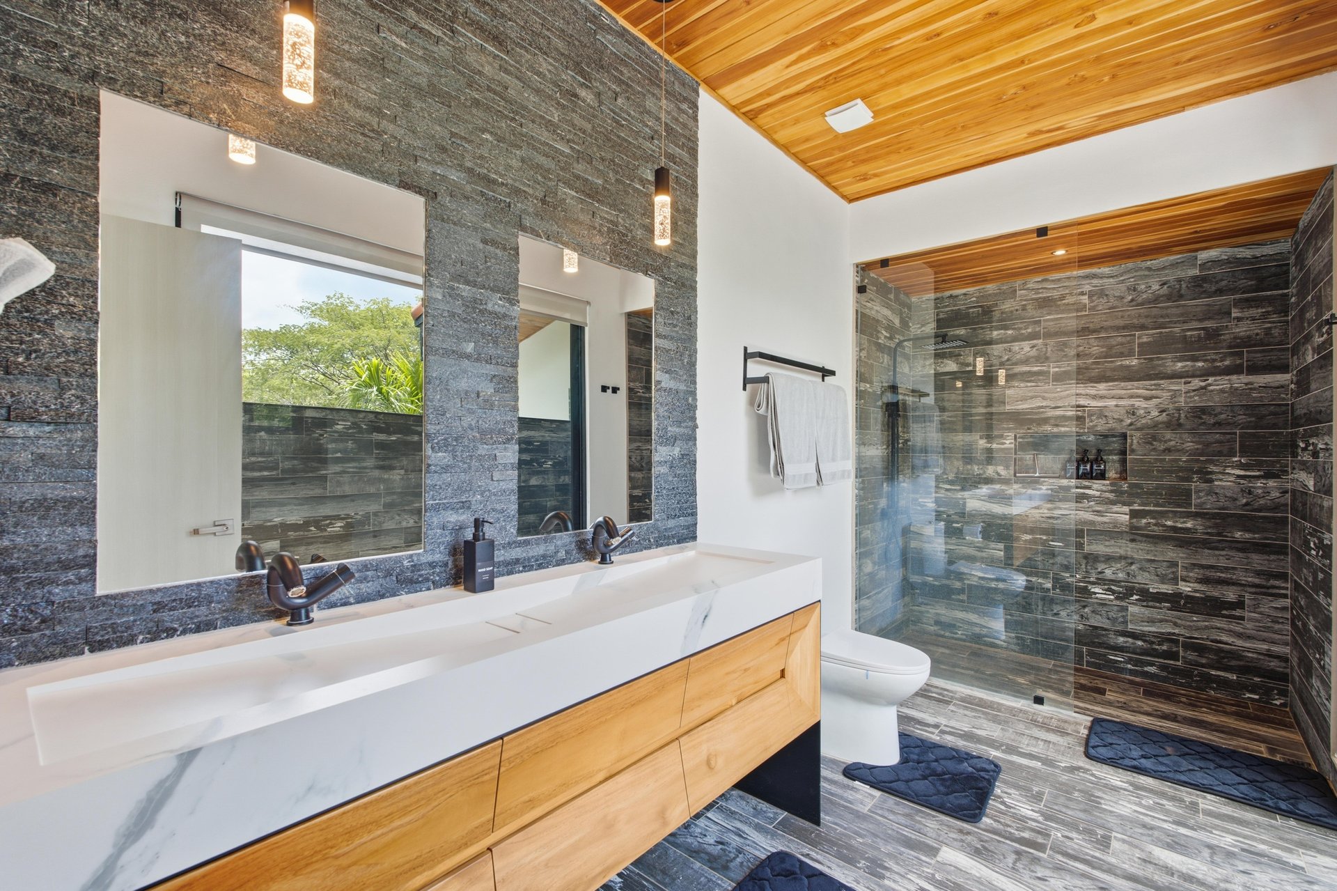 Casa La Ola Perfecta | Luxury 5-Bedroom Home with Pool Near the Beach in Hacienda Pinilla