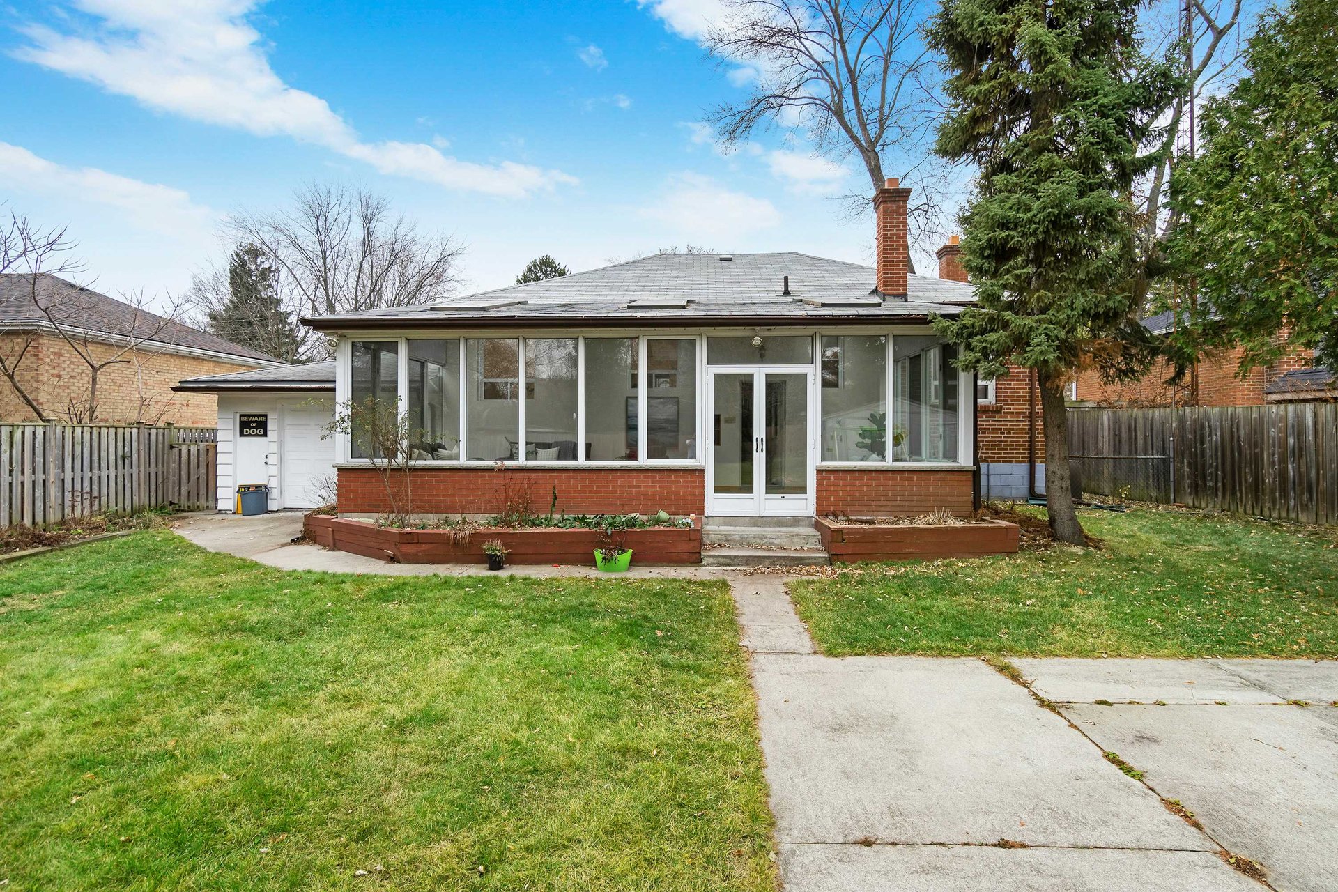 1577 Kenmuir Avenue