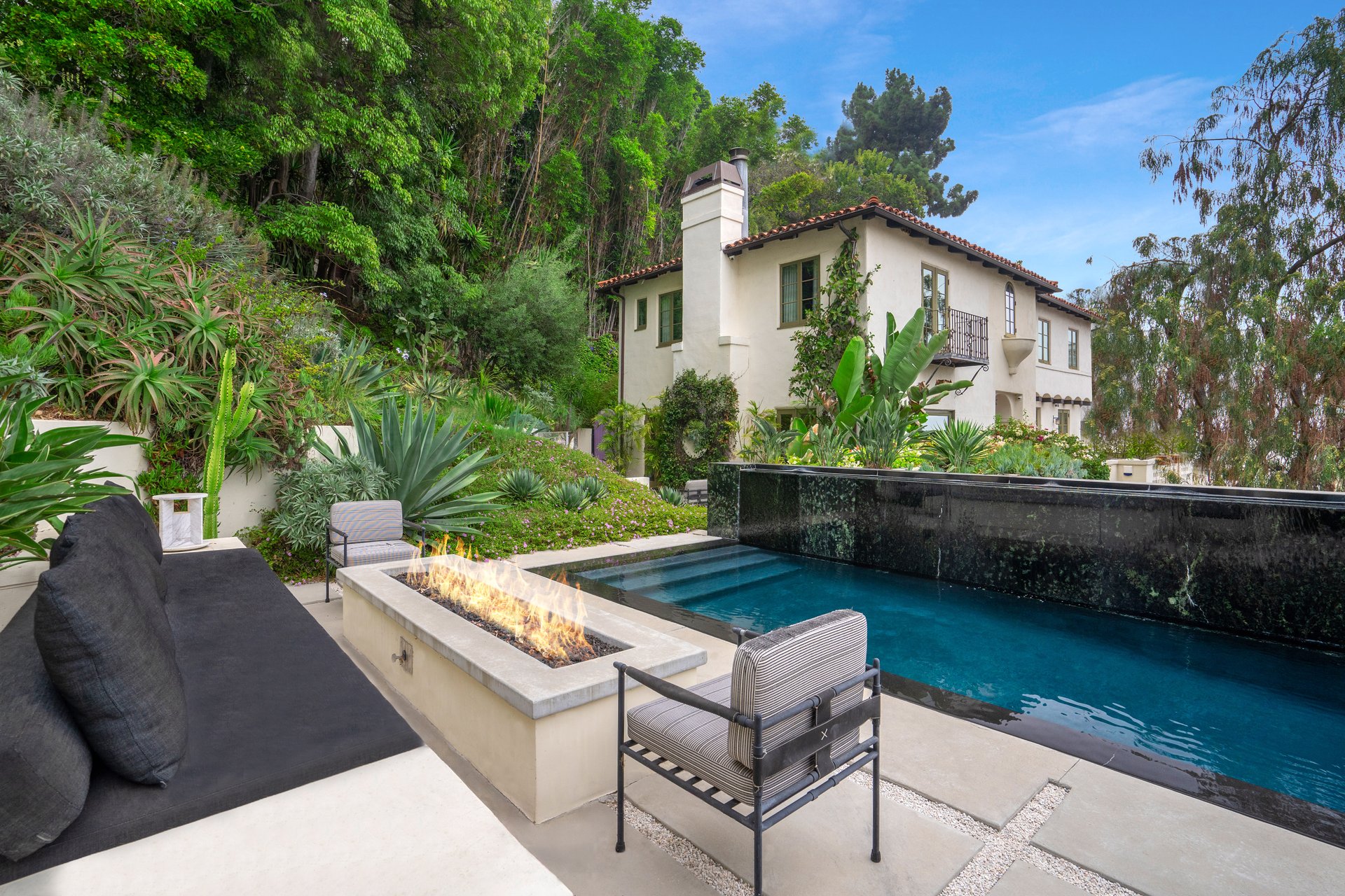 7939 Hillside Ave, Hollywood Hills
