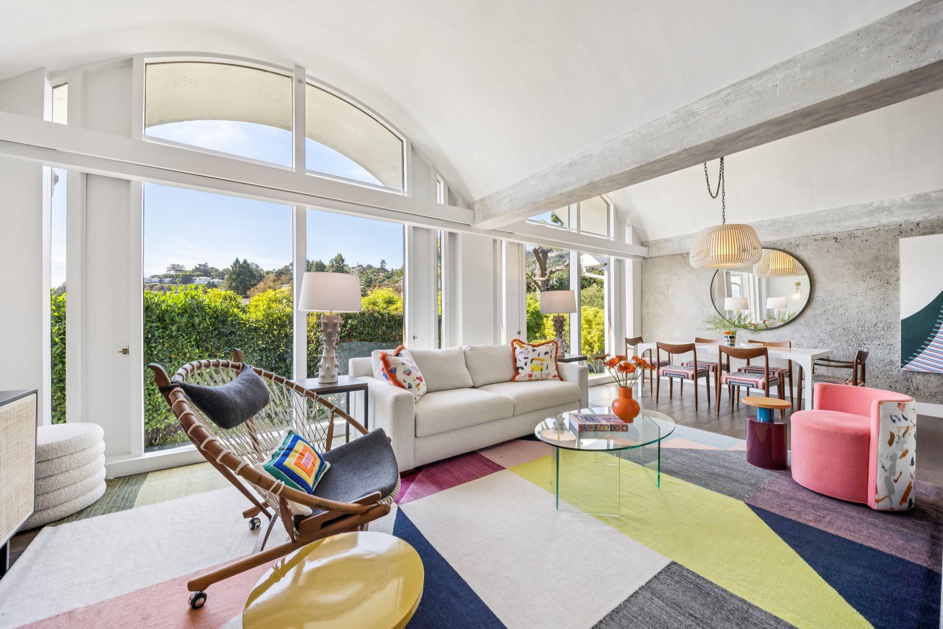 Stylish and Chic Upper Unit