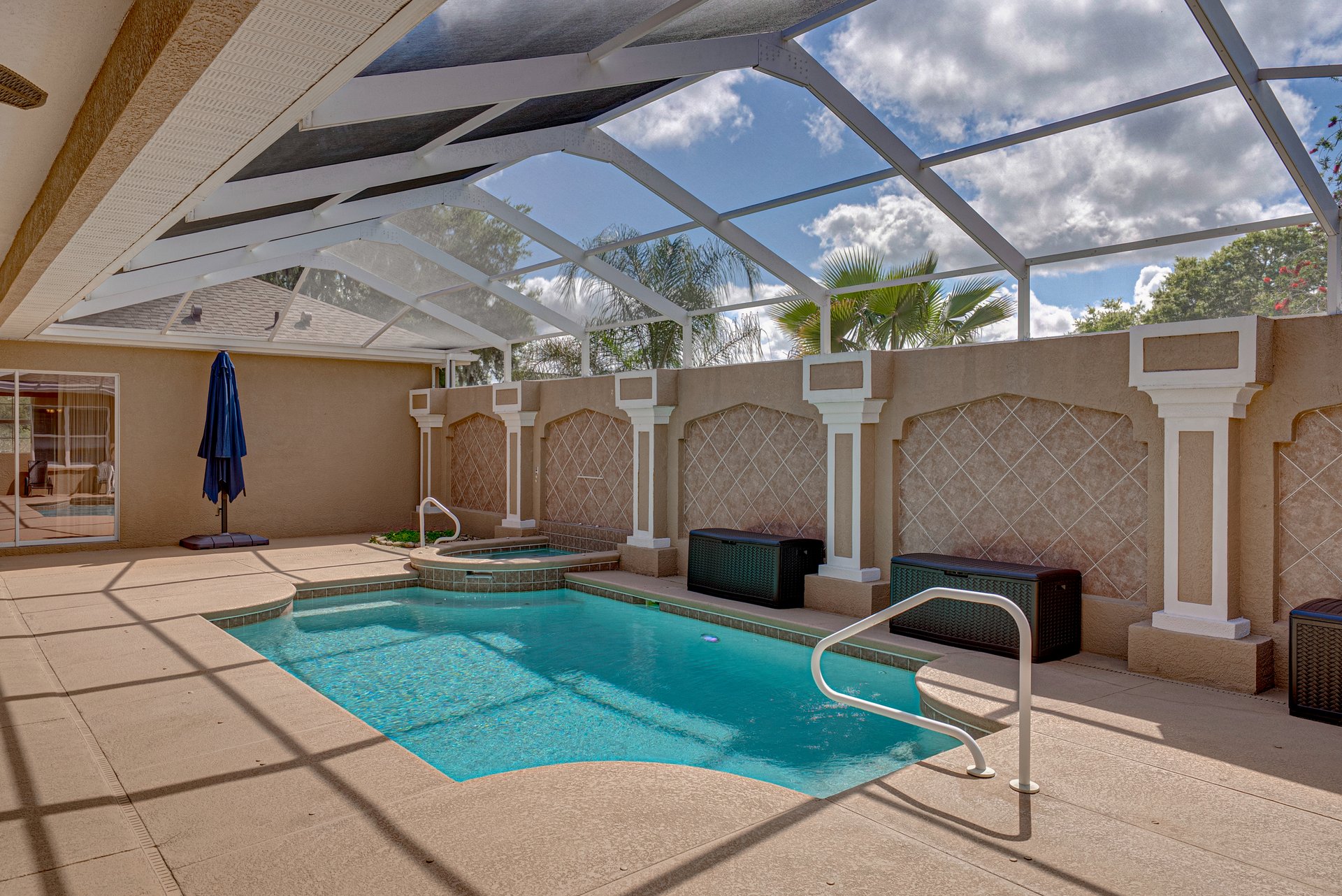 12231 WOODLANDS CIR
