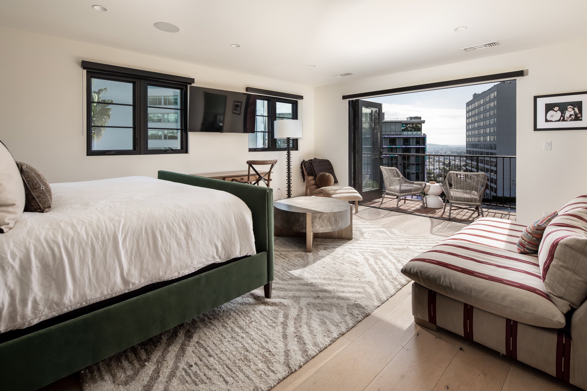 8425 W Sunset Blvd, West Hollywood