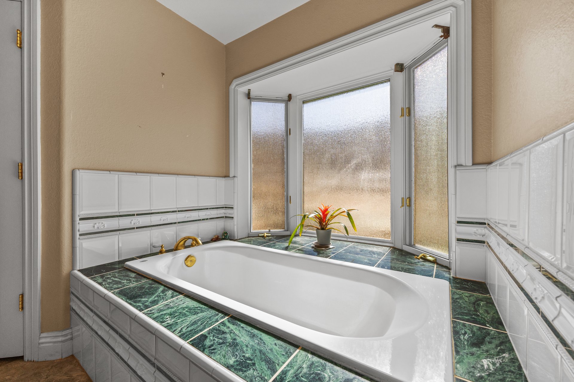 Equestrian Estate in Bear Valley Springs: 25820 Skyline Drive