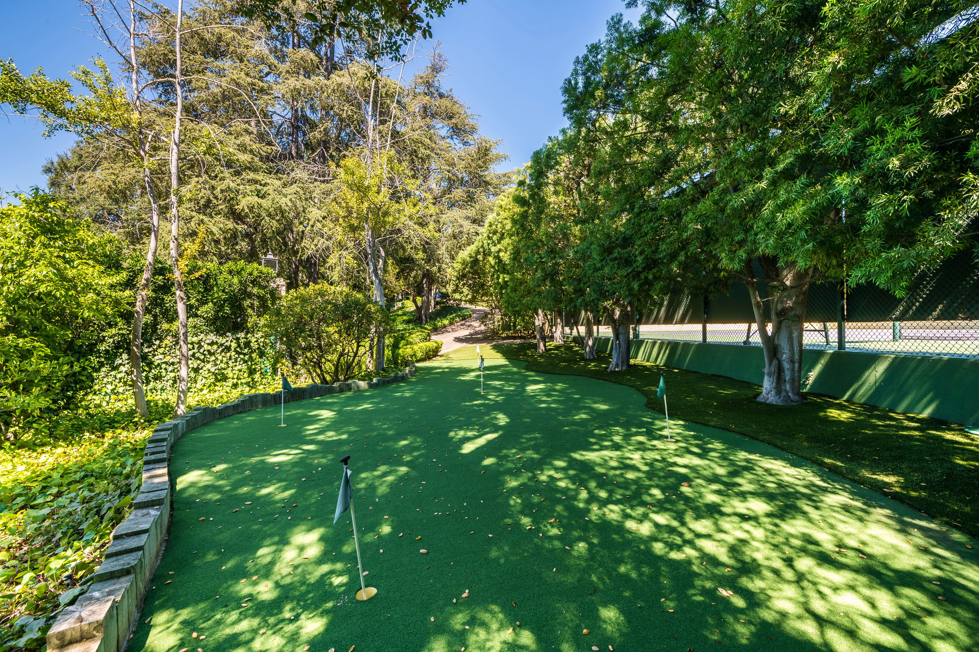 1550 Amalfi DR