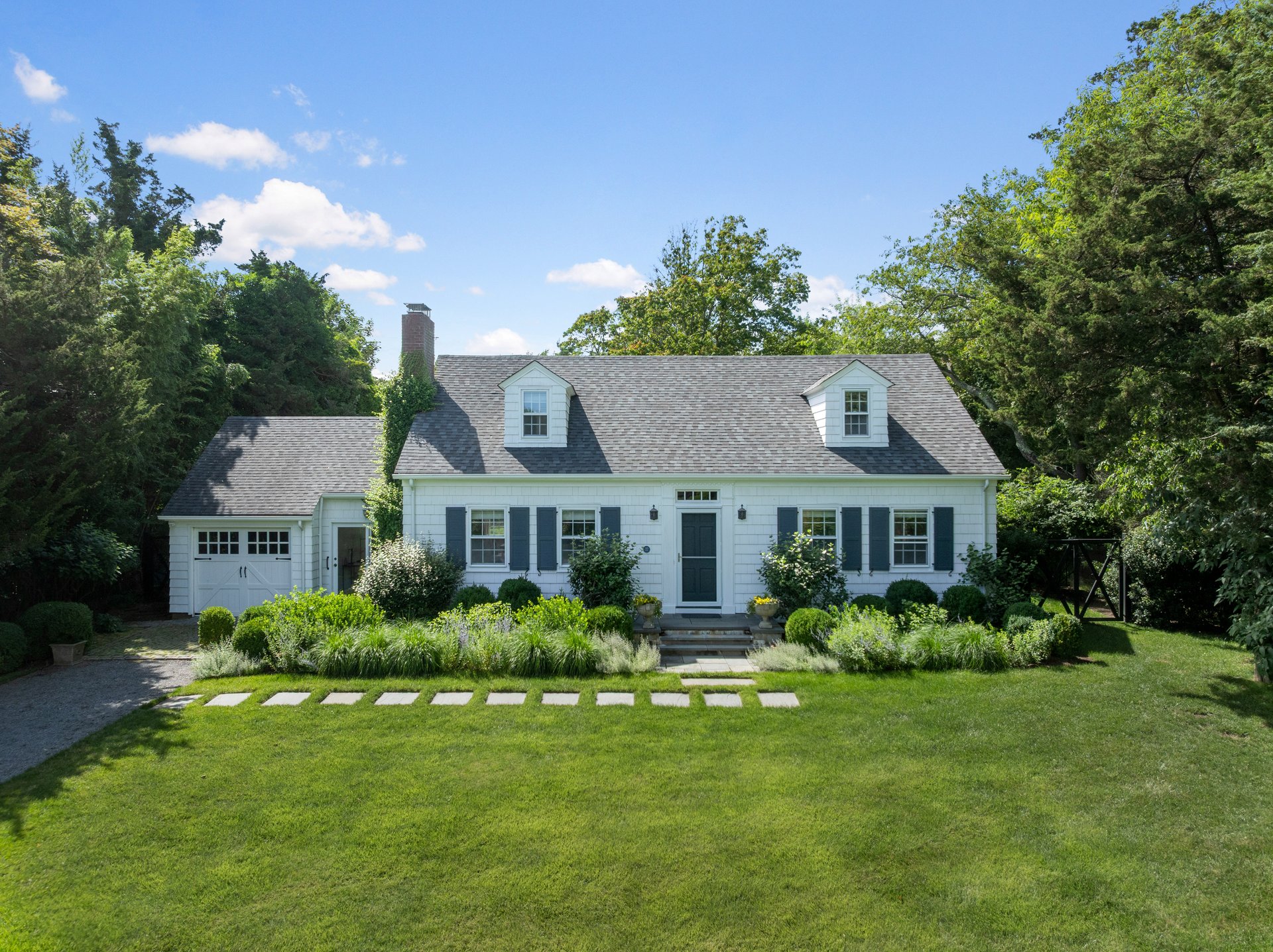Estate-Section Sanctuary with manicured Gardens