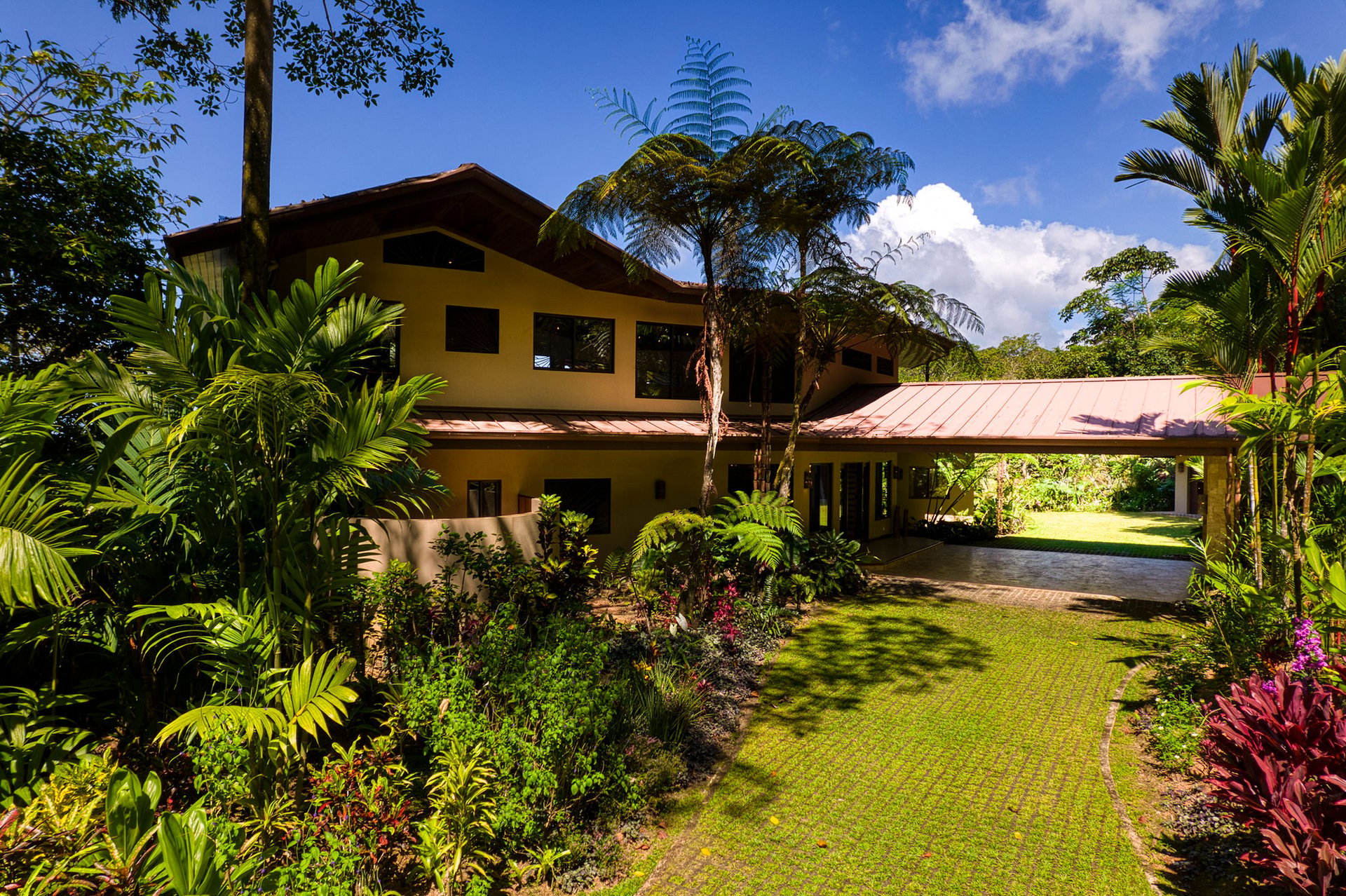 Casa Bambú – LUXURY 5 BEDROOM ESTATE WITH EXCEPTIONAL OCEAN VIEWS