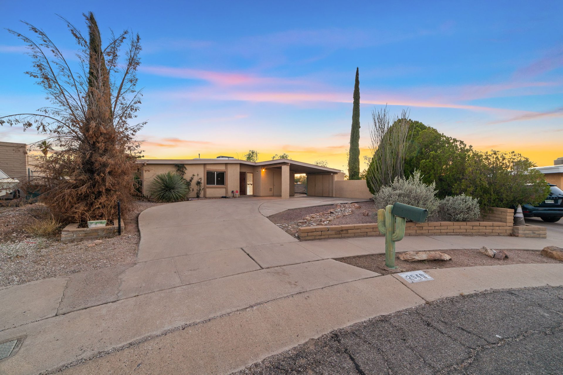 2540 S Marianne
