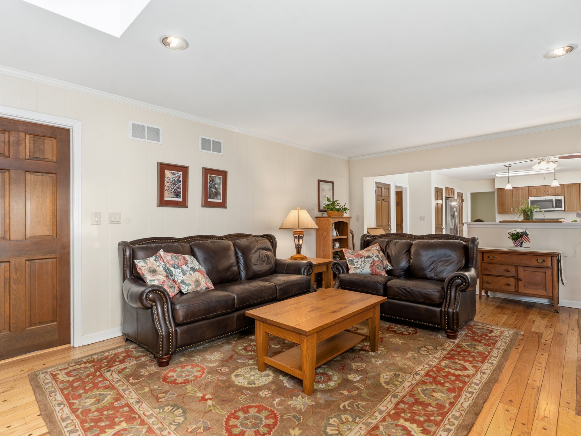 1235  Pin Oak Court