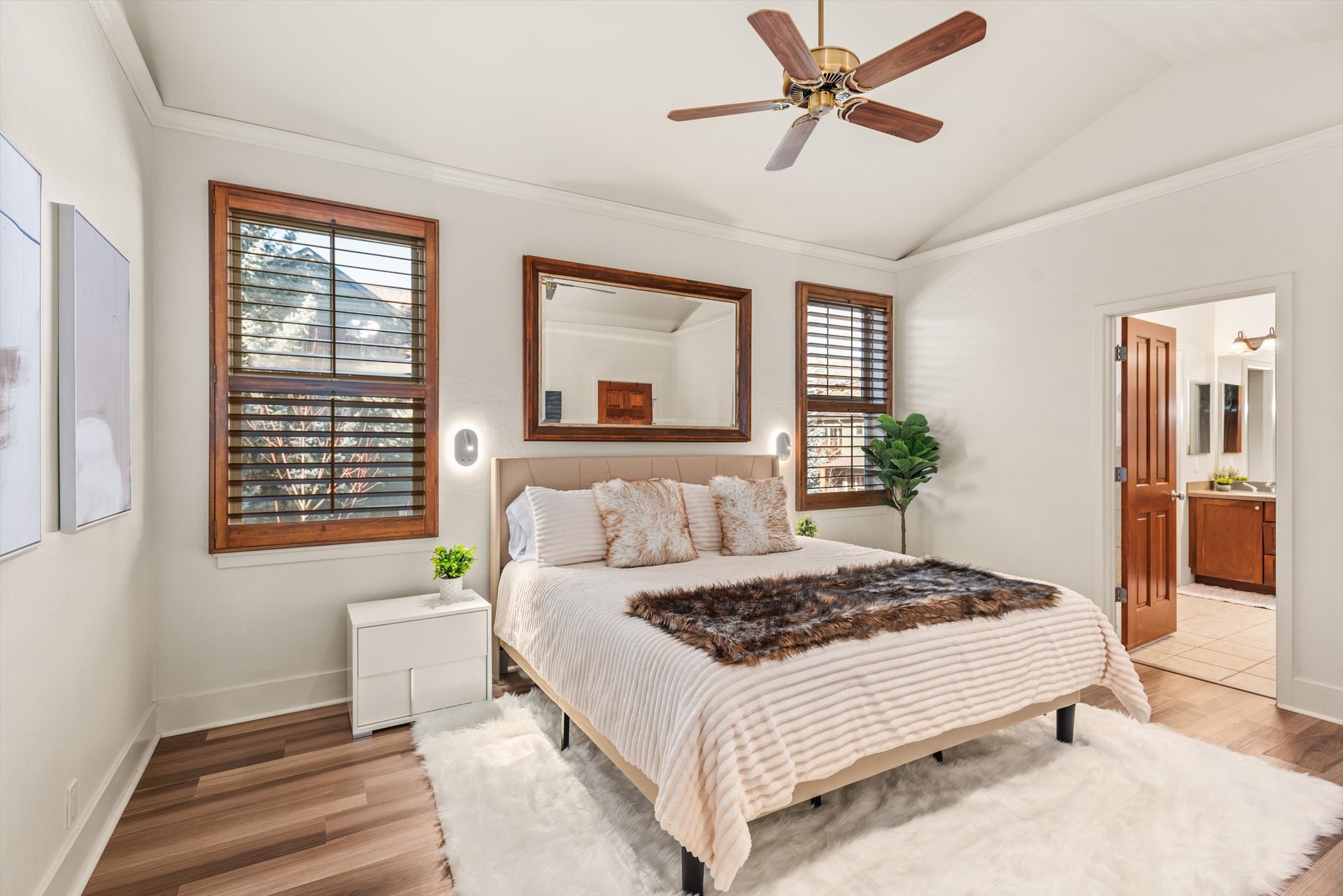 Bright and Stylish Townhome in the Heart of Willits