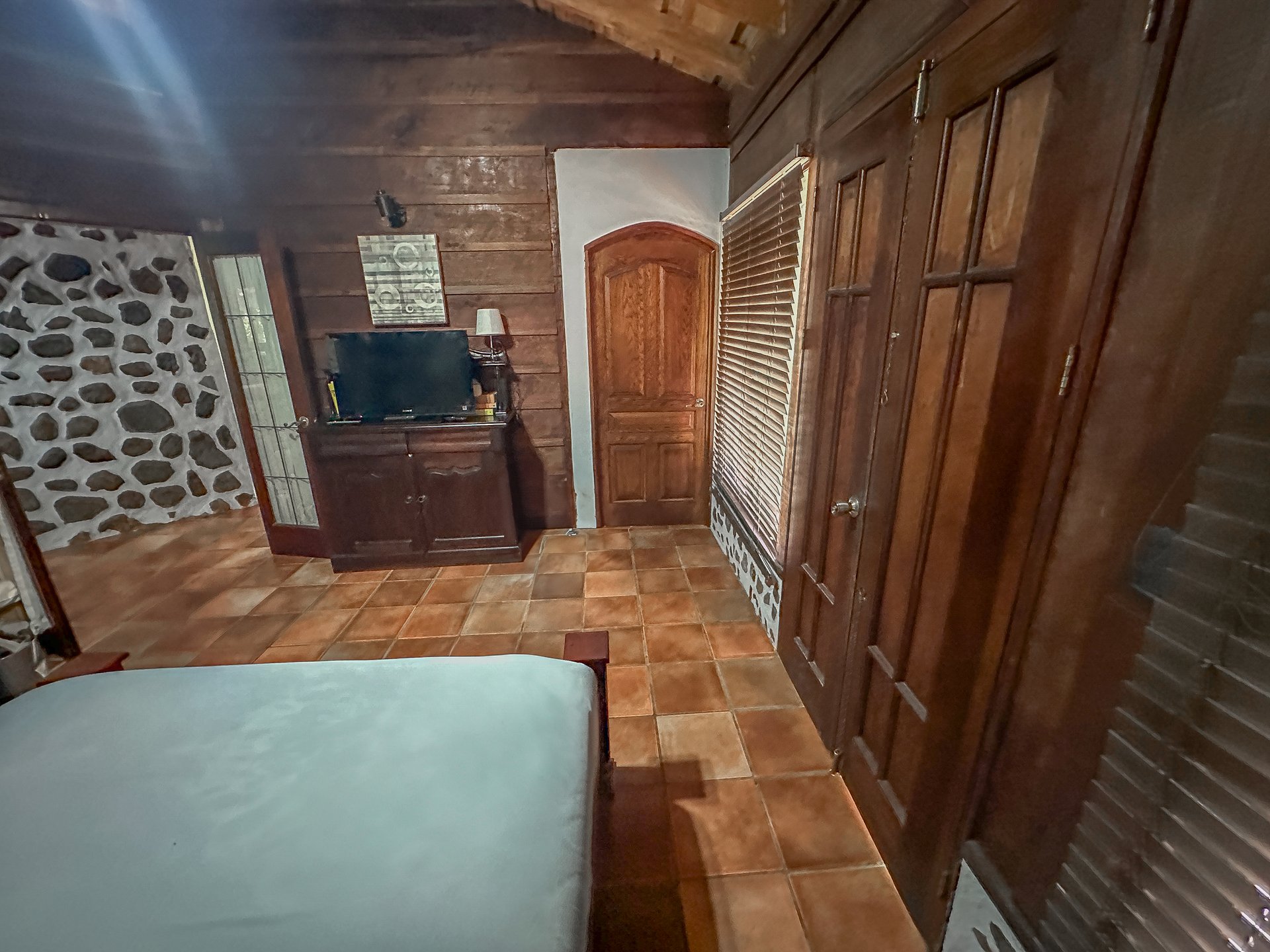 A riverfront 3-bed home on a large property In Ojochal, Costa Rica