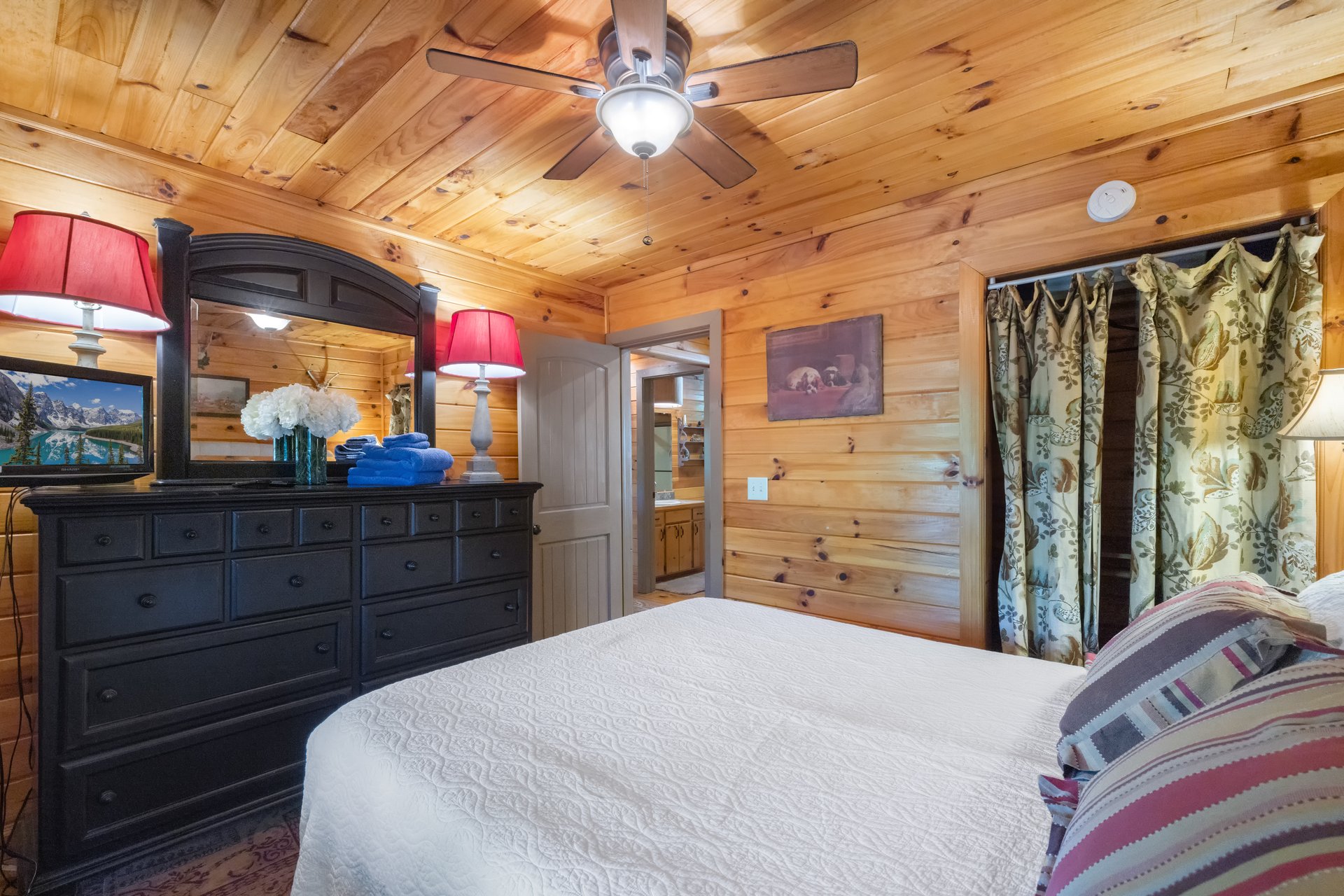 90 Holloway Circle, Blue Ridge, GA 30513