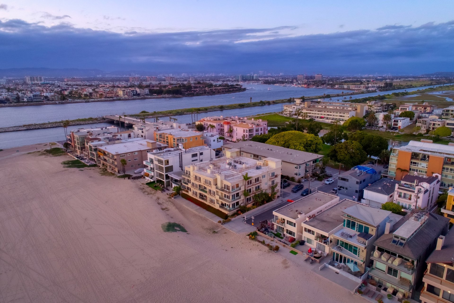 6401-6405 Ocean Front Walk