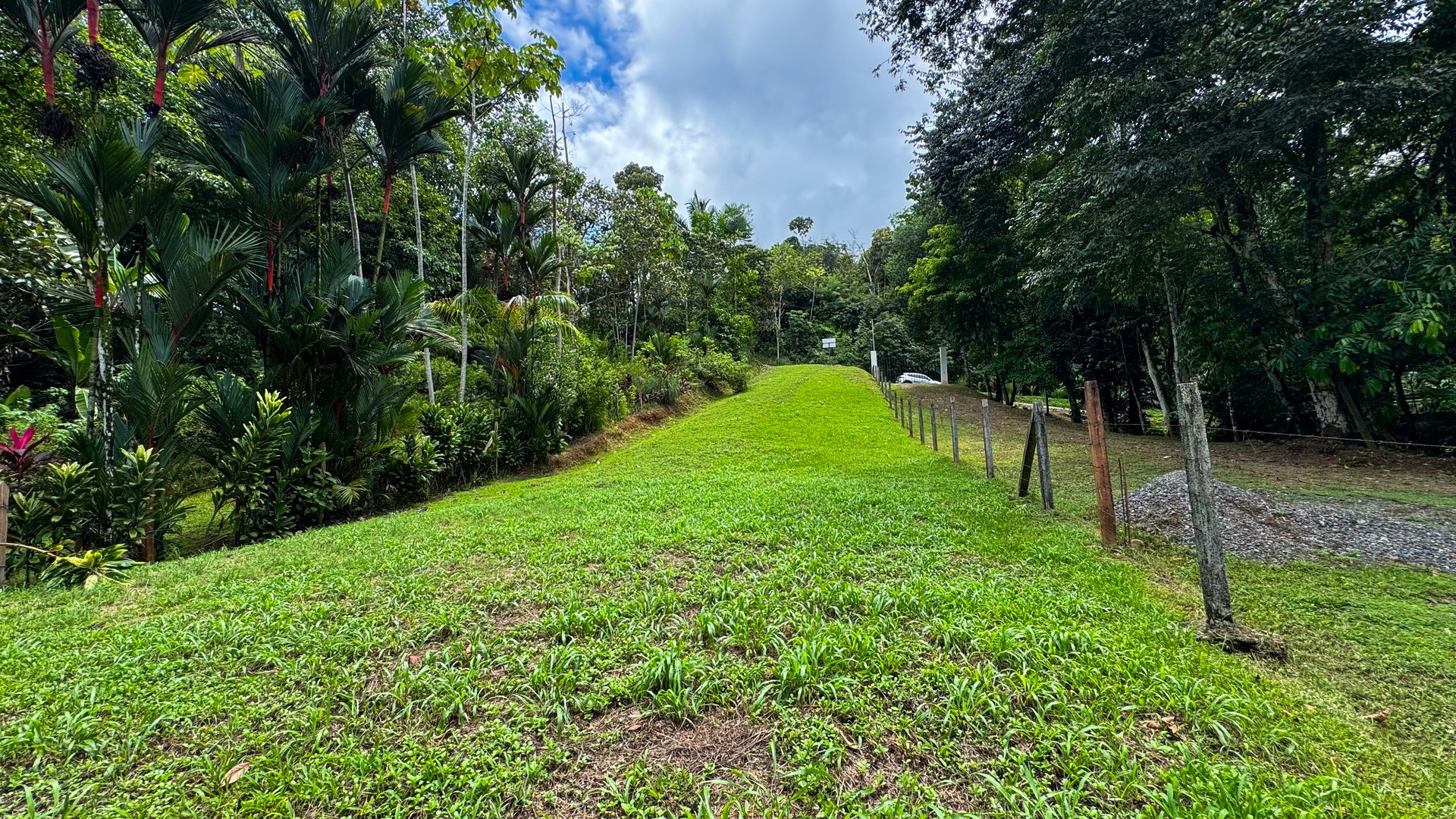 Beautiful Lot Ready to Built in Playa Hermosa, Osa with a Creek