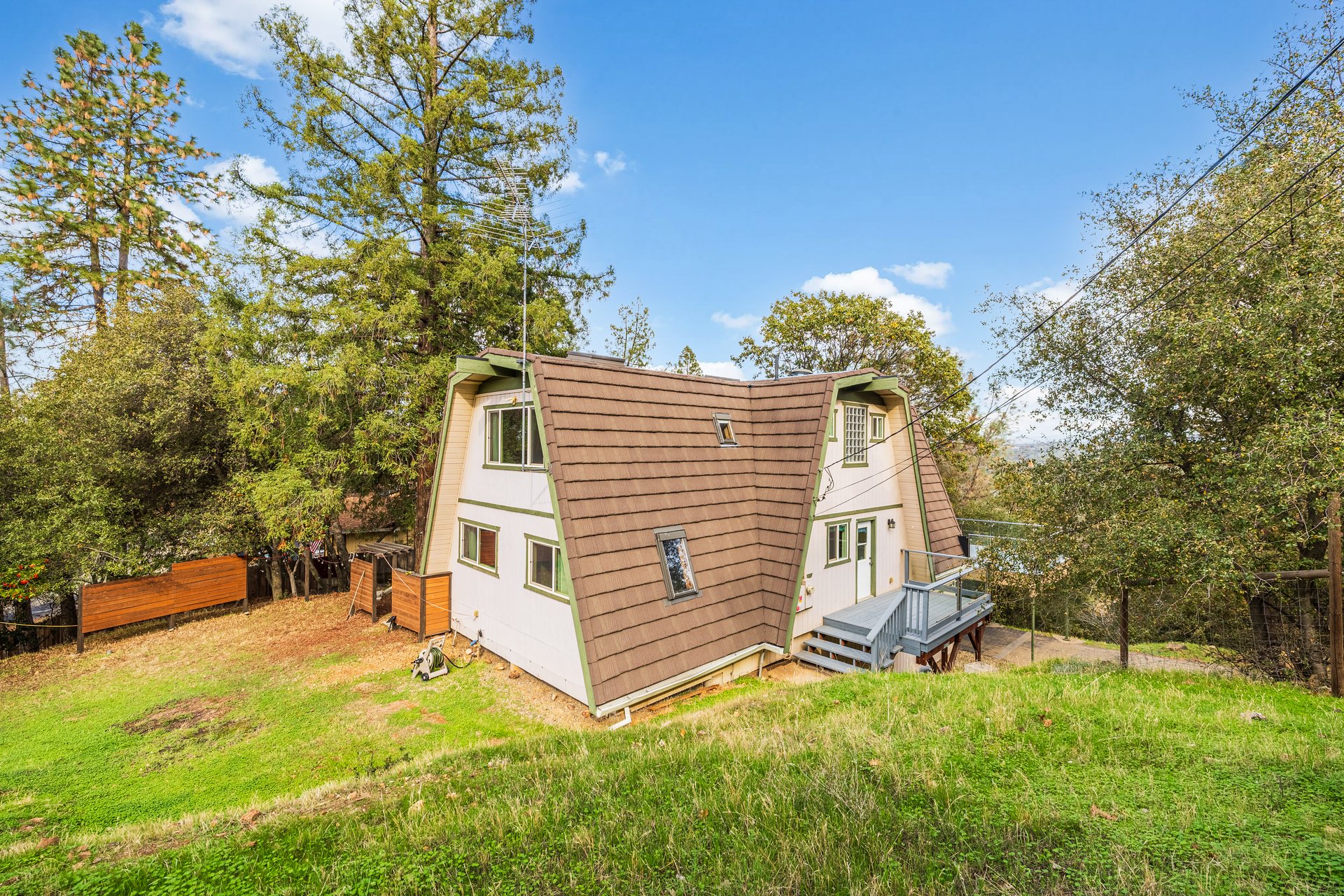 4611 Hillwood Dr