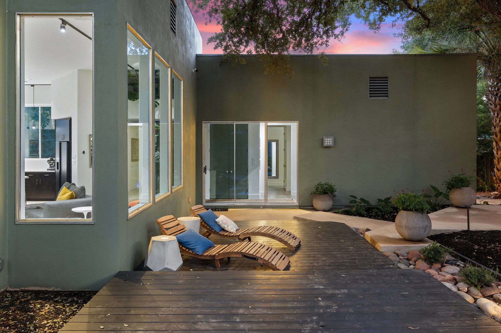 2700 De Soto DR
