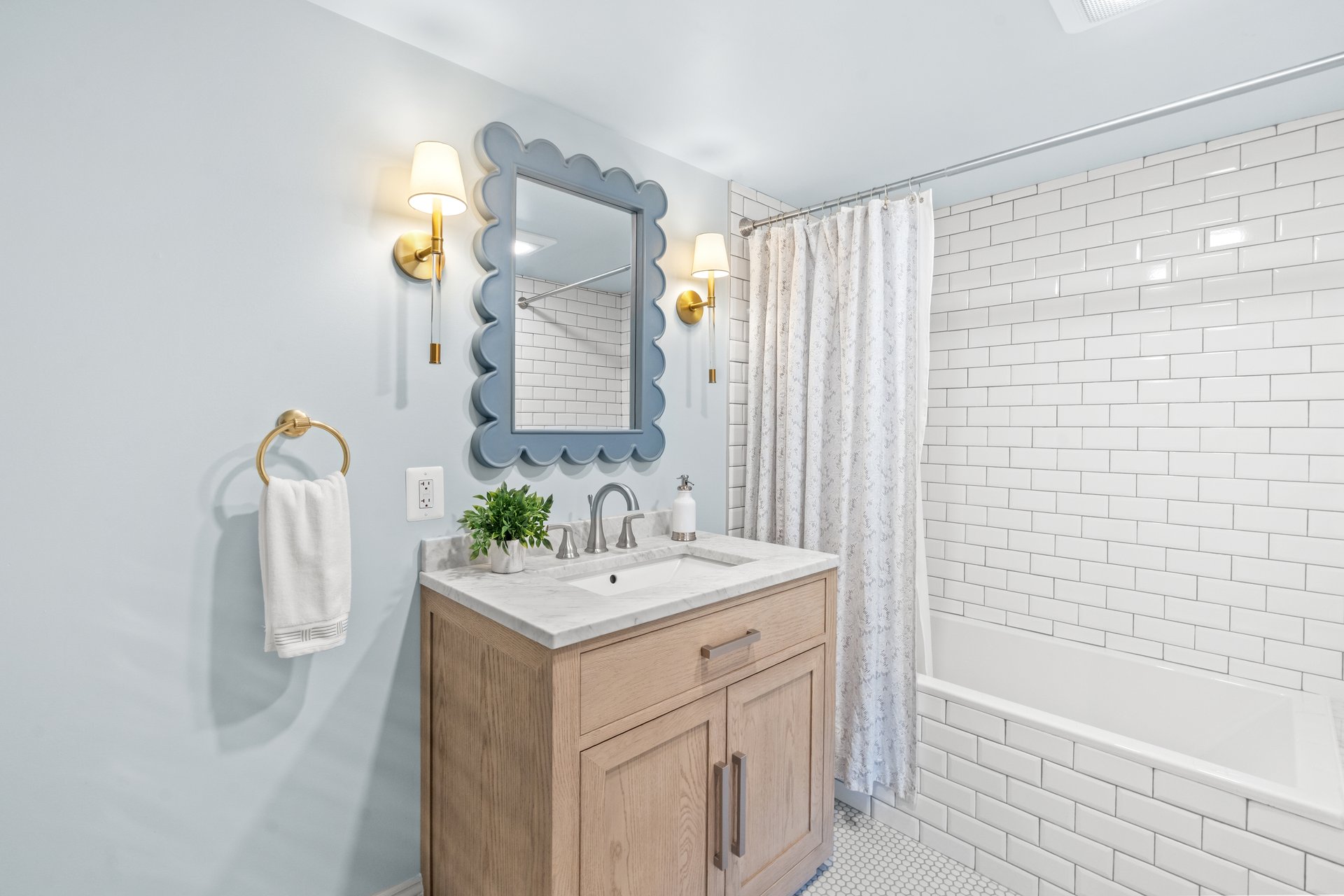 21 W Oak Street