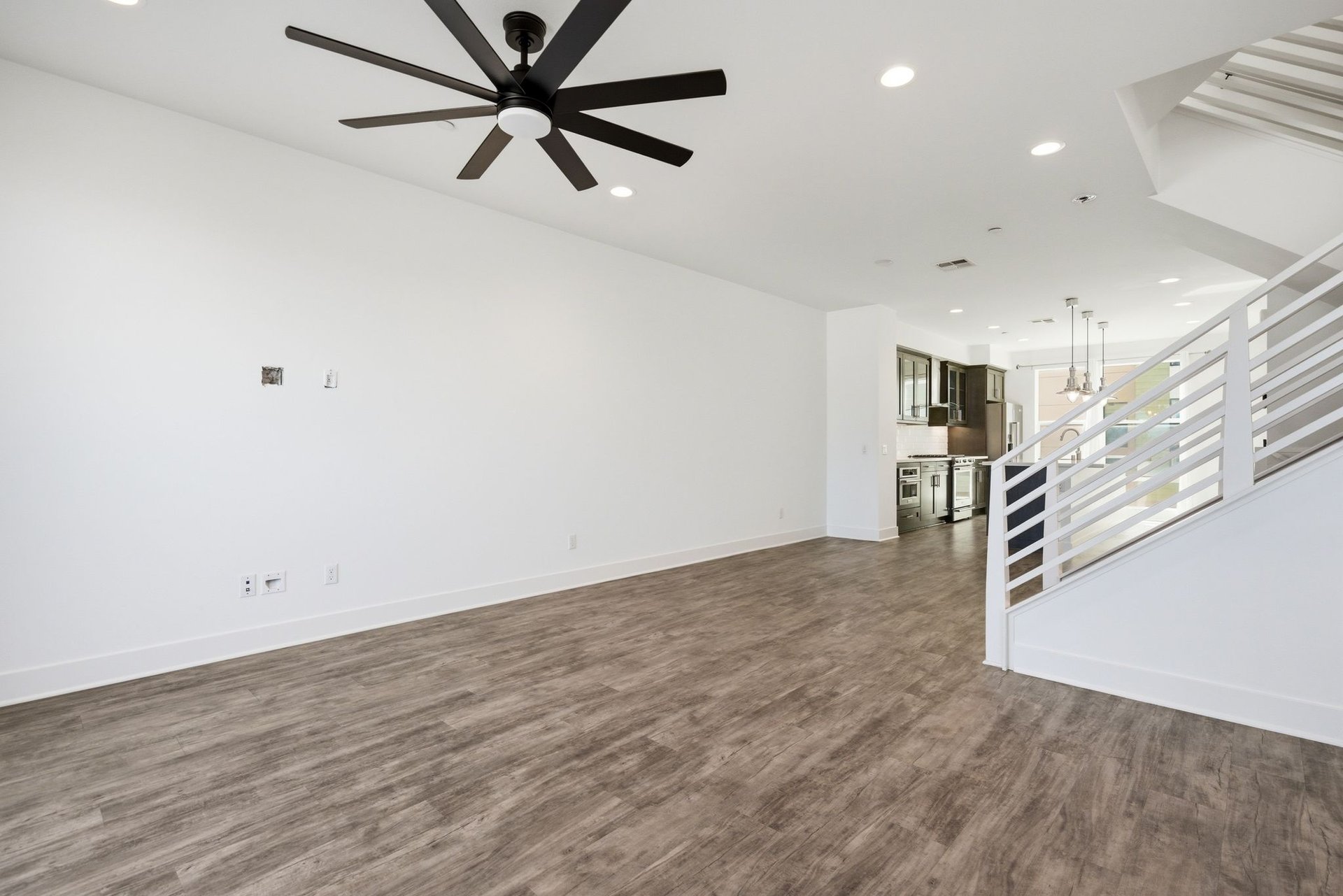 669 W 17th