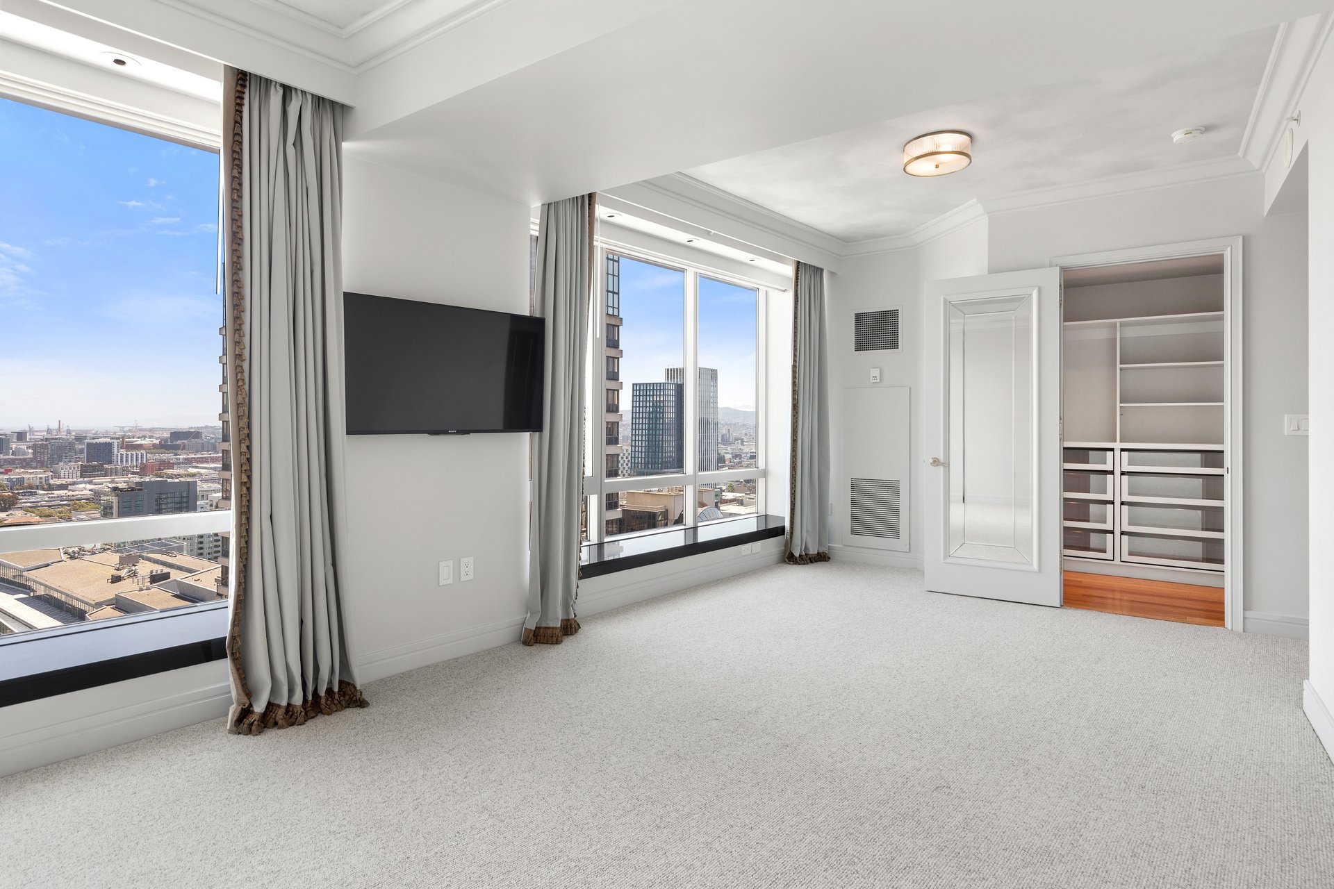 Glass-Walls and Panoramic Views