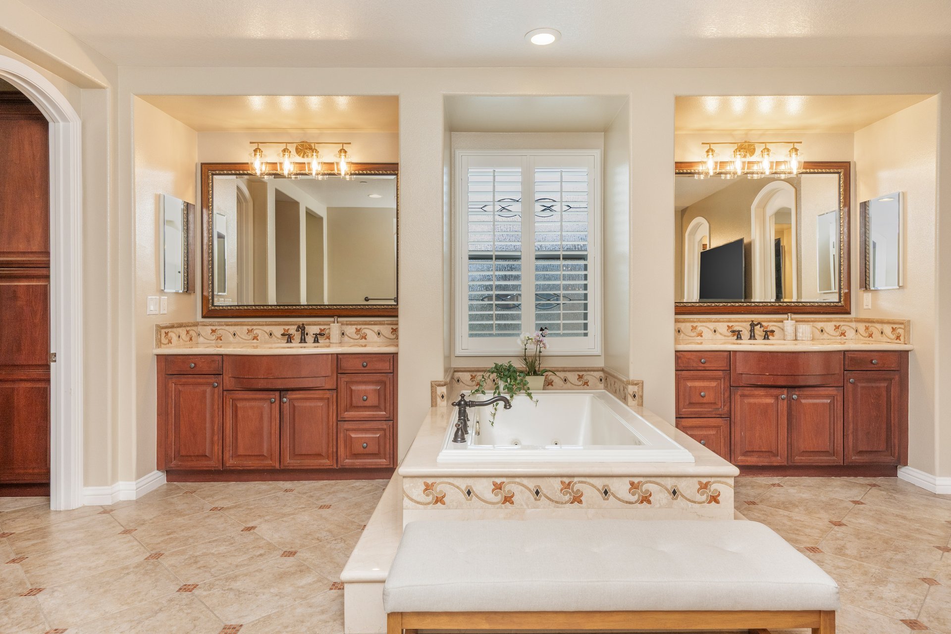 4394 Hiwassee