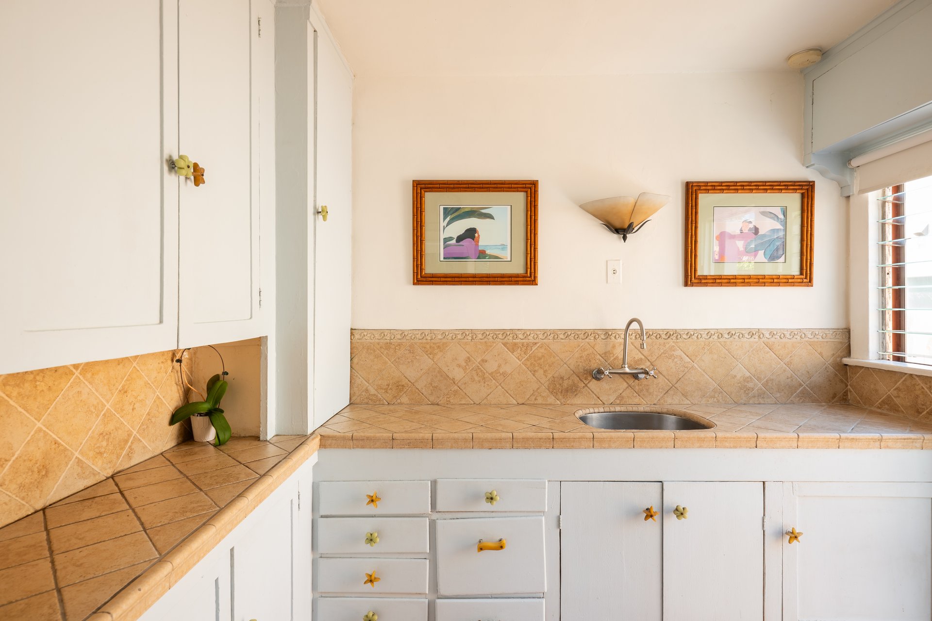 8921 Rosewood Ave, West Hollywood