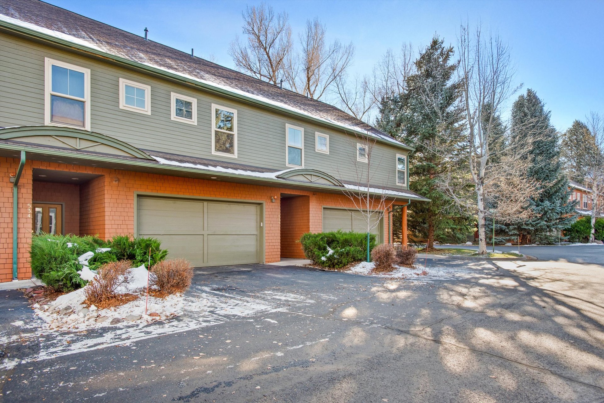 Bright and Stylish Townhome in the Heart of Willits