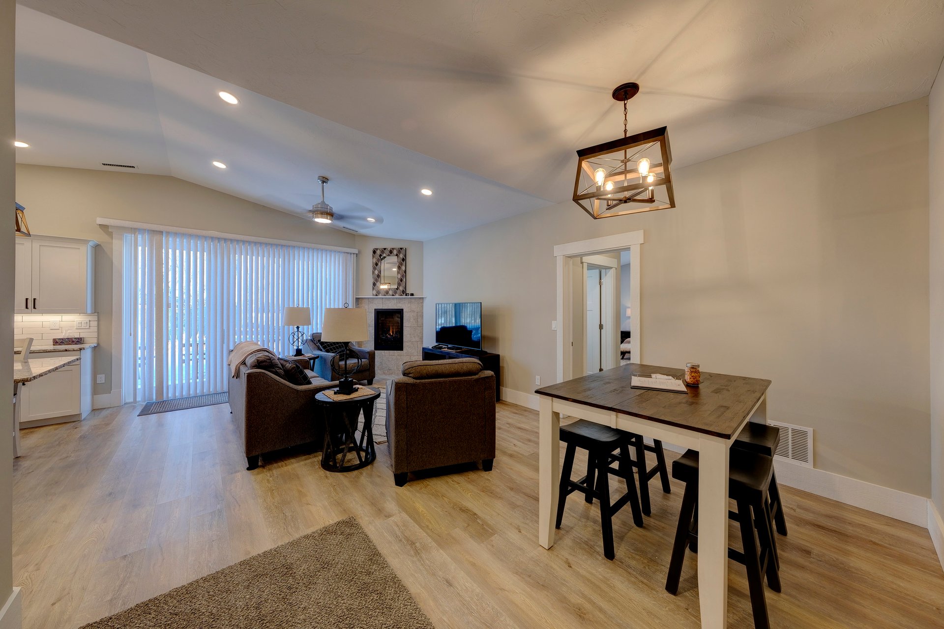 7 Creekside Ln