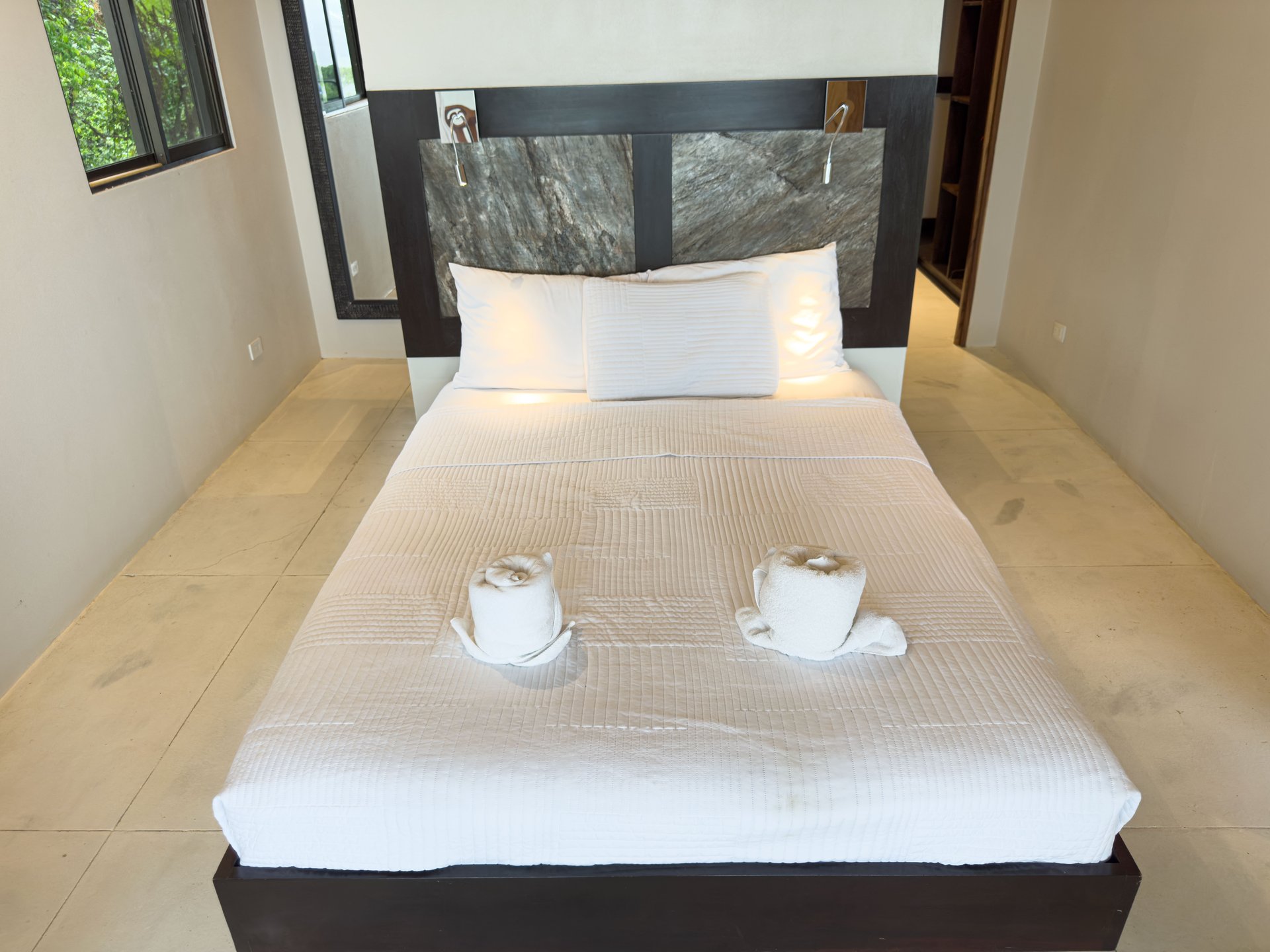 Stylish 4 bedroom home in the popular Dominicalito community, 7 minutes to the beach