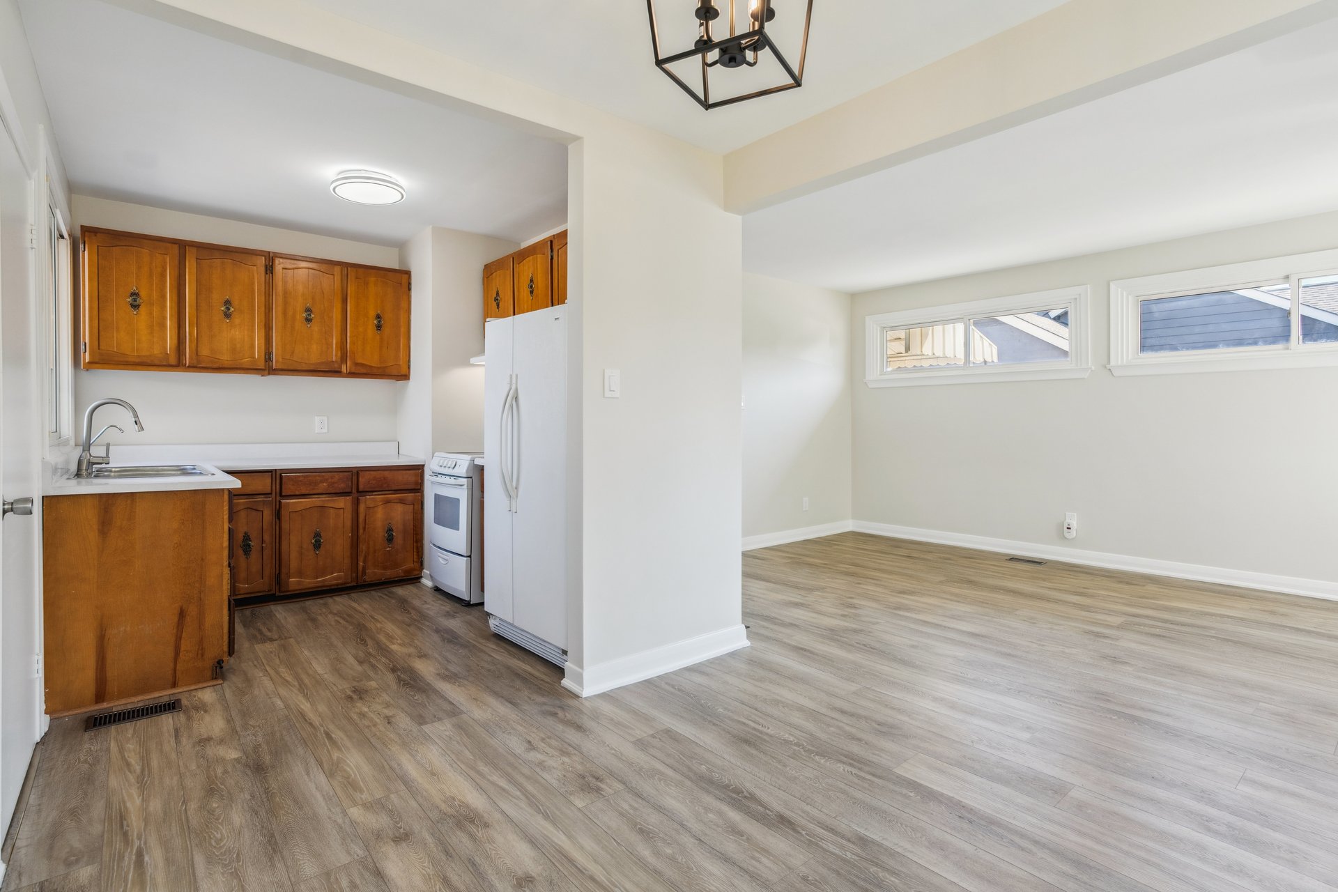 Bungalow on 60' x 125' lot with endless potential