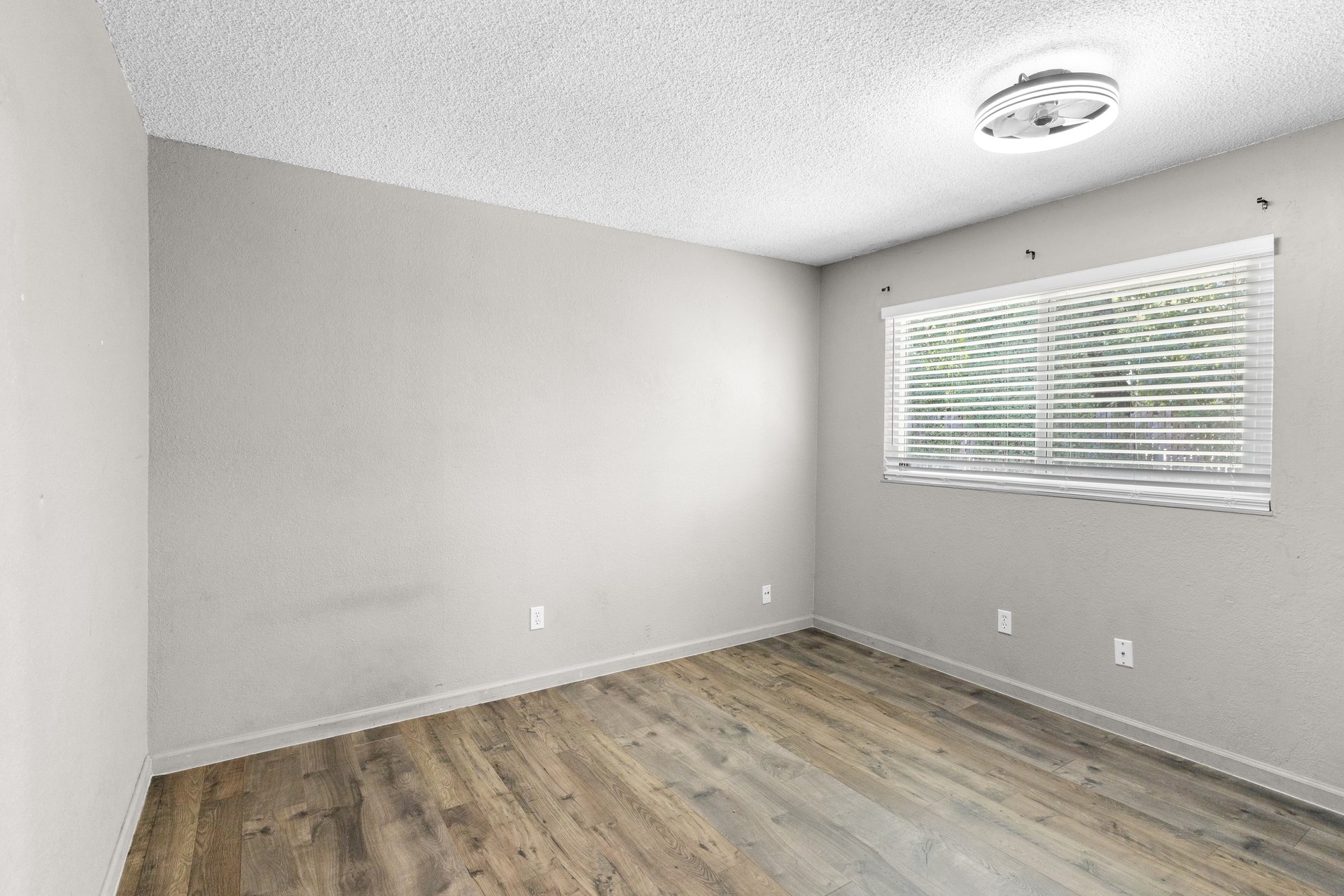 200 Del Luz Ct