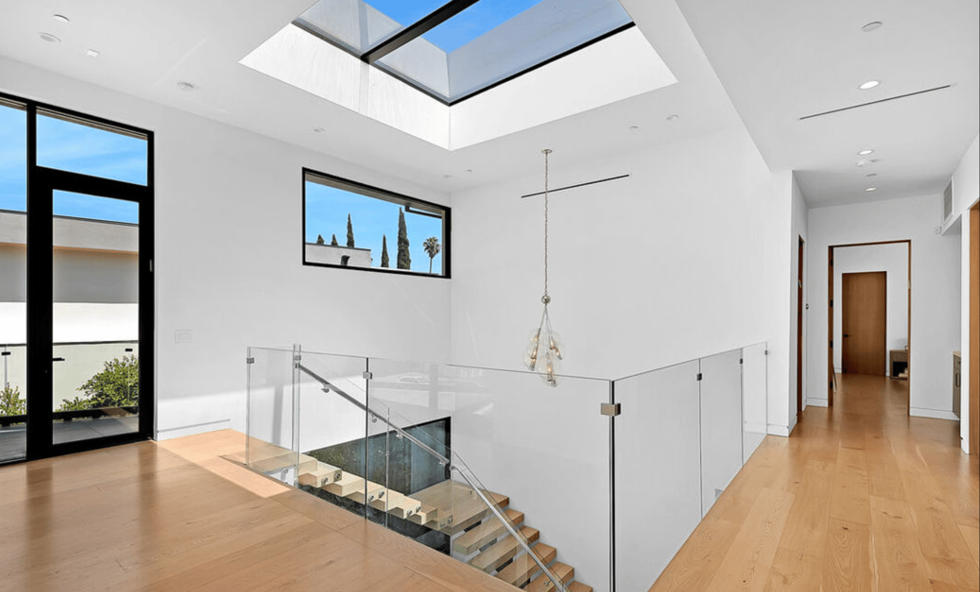 Lakeview Aura, Mirror Lake Drive, 90068