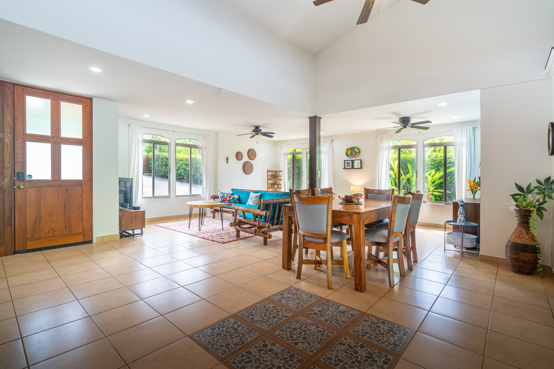 Casa Luna, 3bed /3bath Private Oasis, Convenient Location