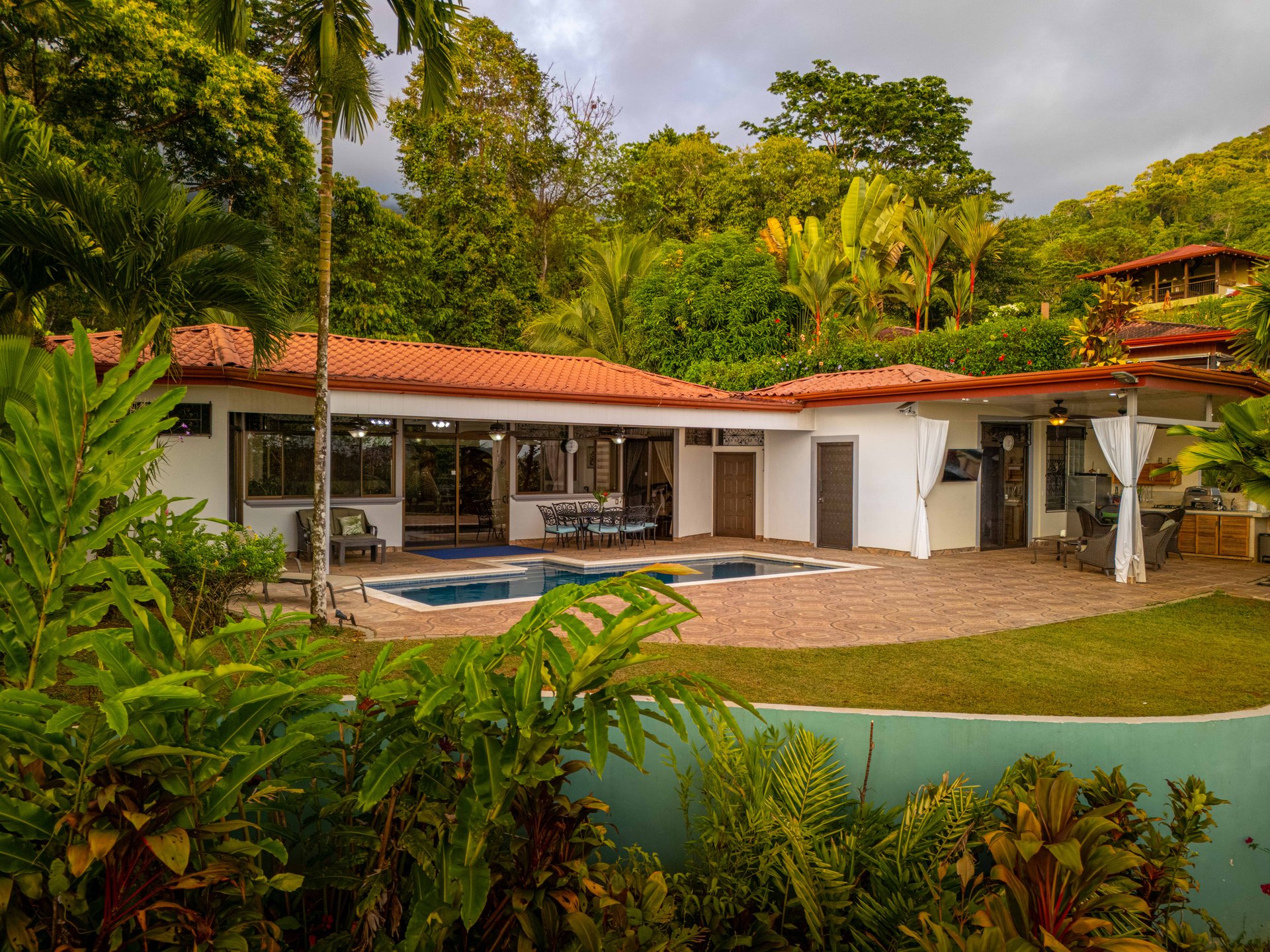 Expansive Ocean Views, Central Ojochal - 3 bed, 3 bath!