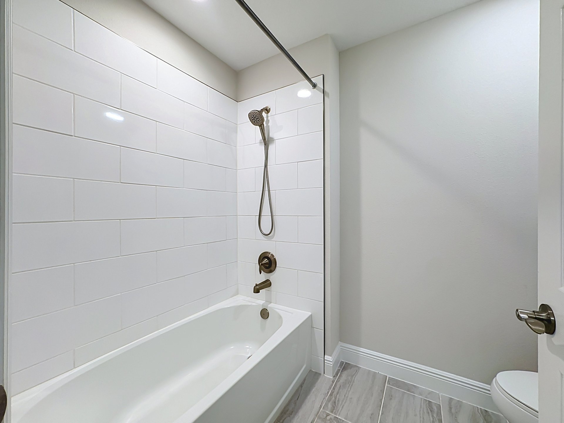 Move-In Ready Pelican in Hawkstone — No Builder Wait, $40K in Upgrades