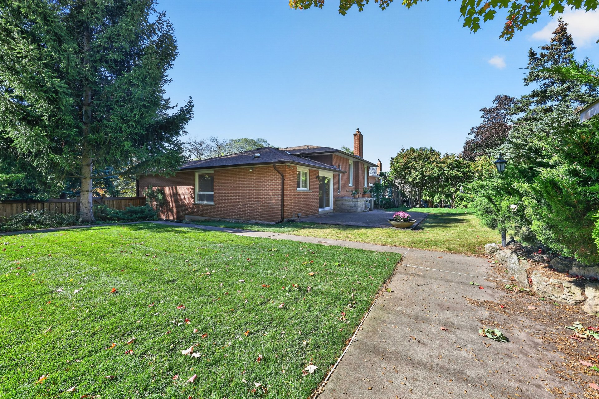 2389 Frayne Crt