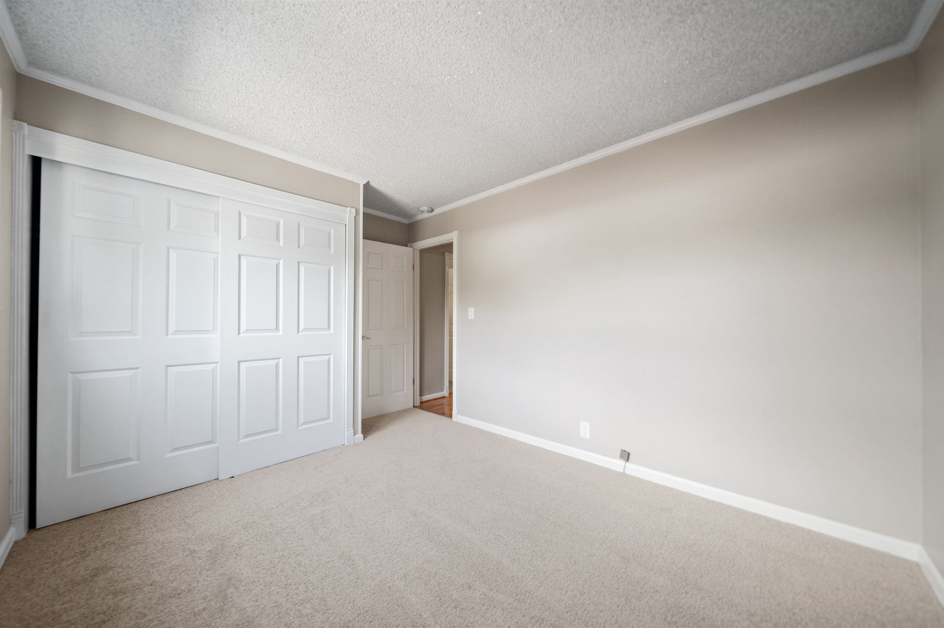 96 Lavonne Dr