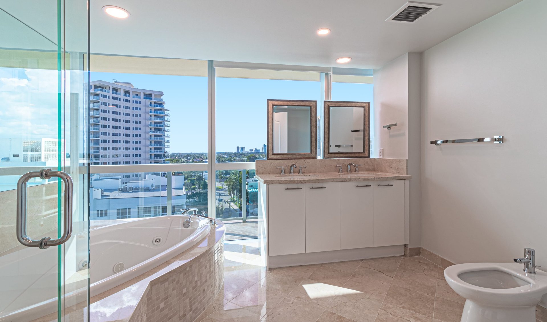 1200 Holiday Dr Unit: 705