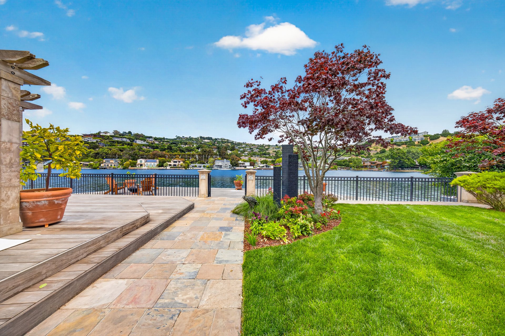 Beautiful Single Level on the Belvedere Lagoon