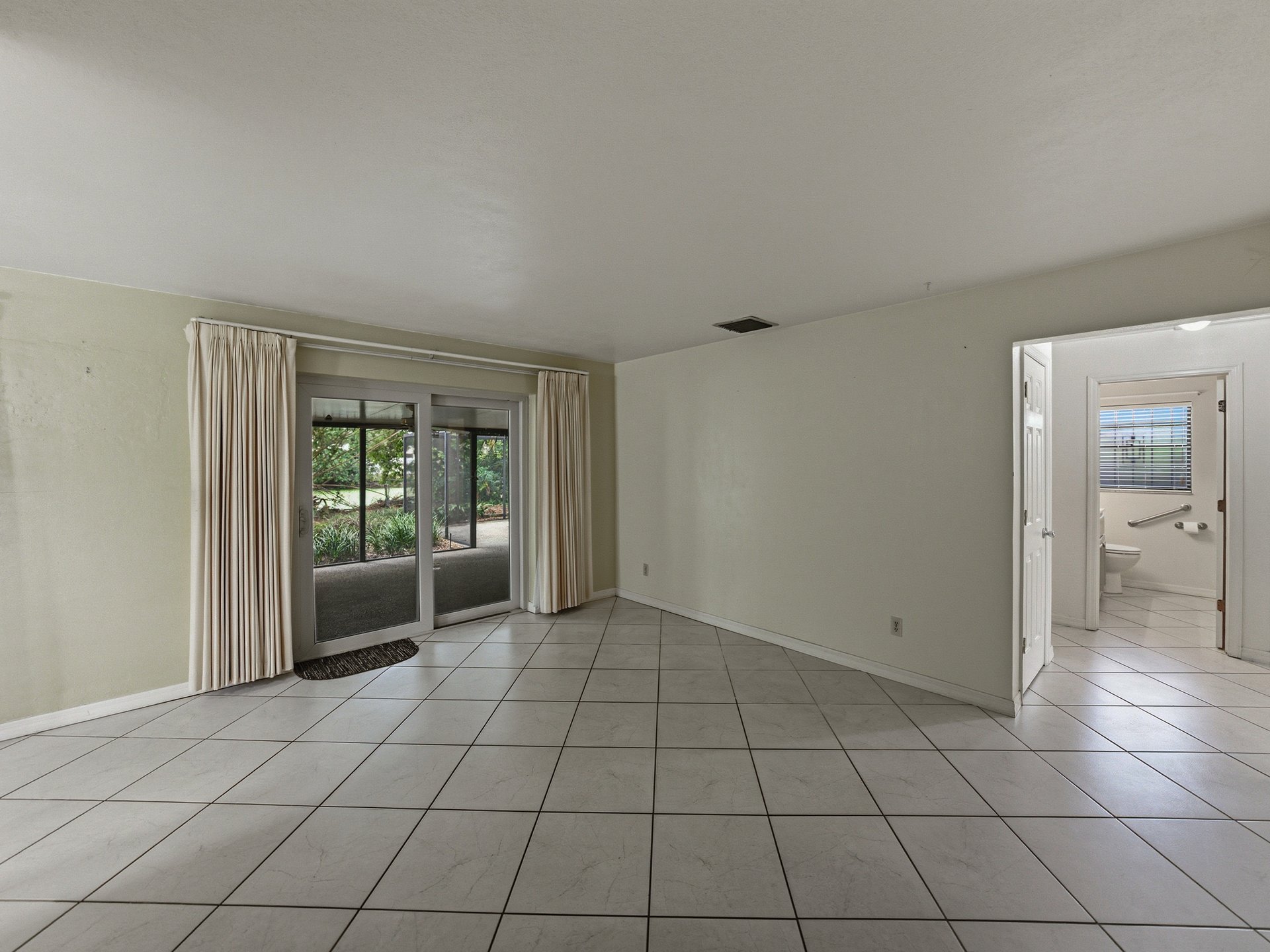 2702 AUBURN AVE W
