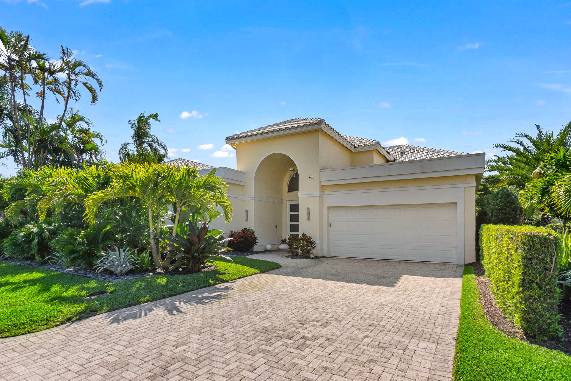 5719 Waterford