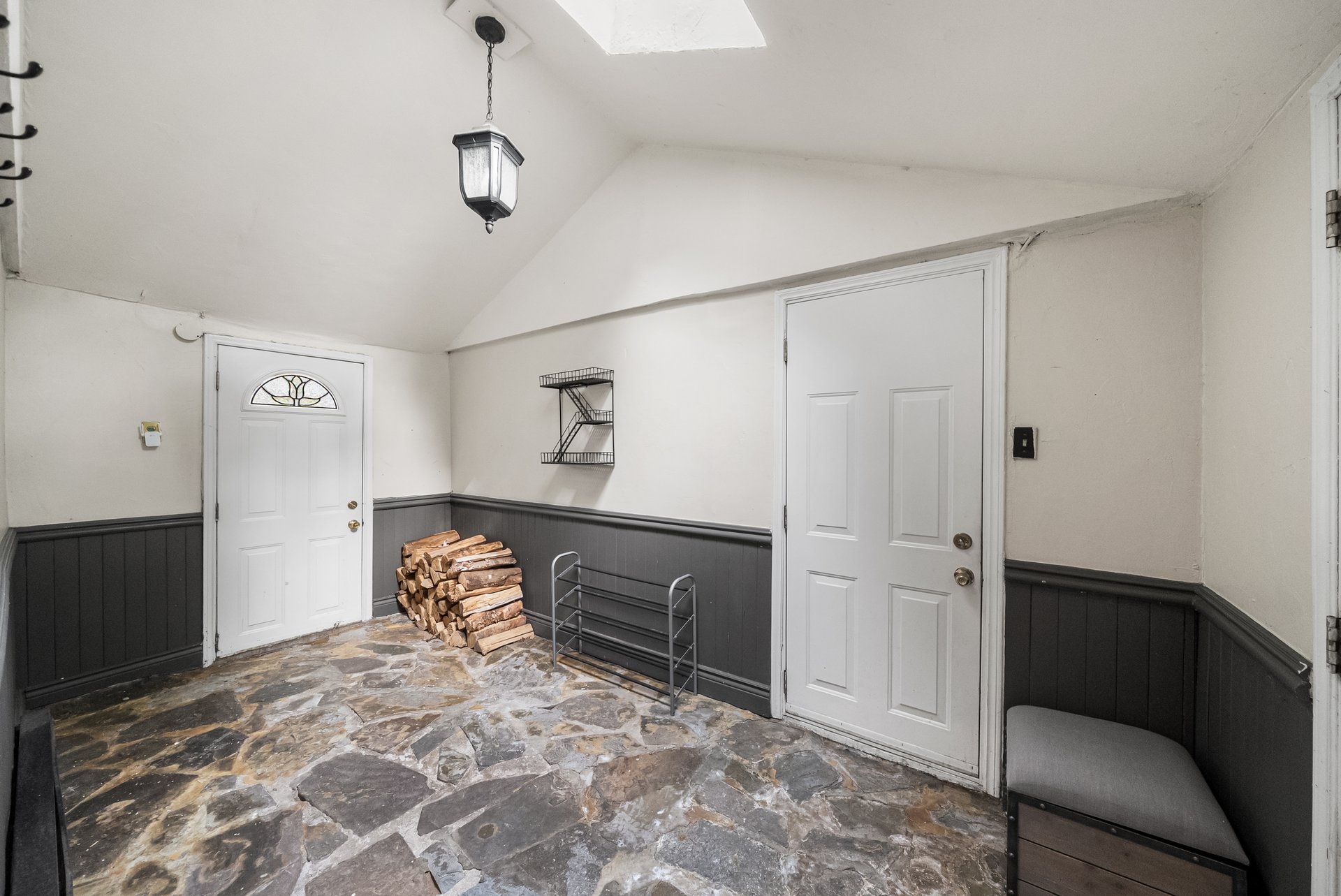 1141 Lakeshore Rd W