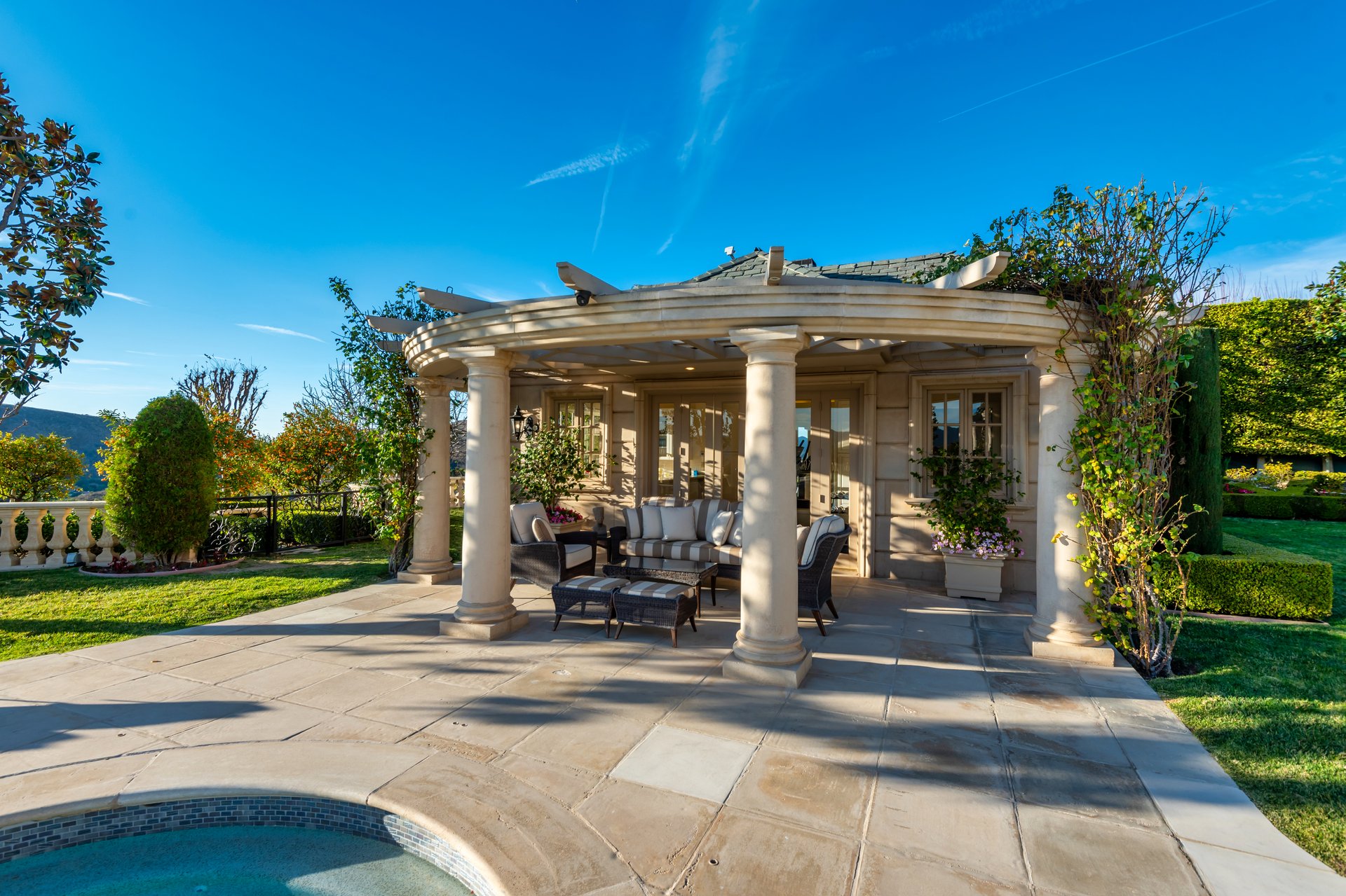 996 Vista Ridge Lane