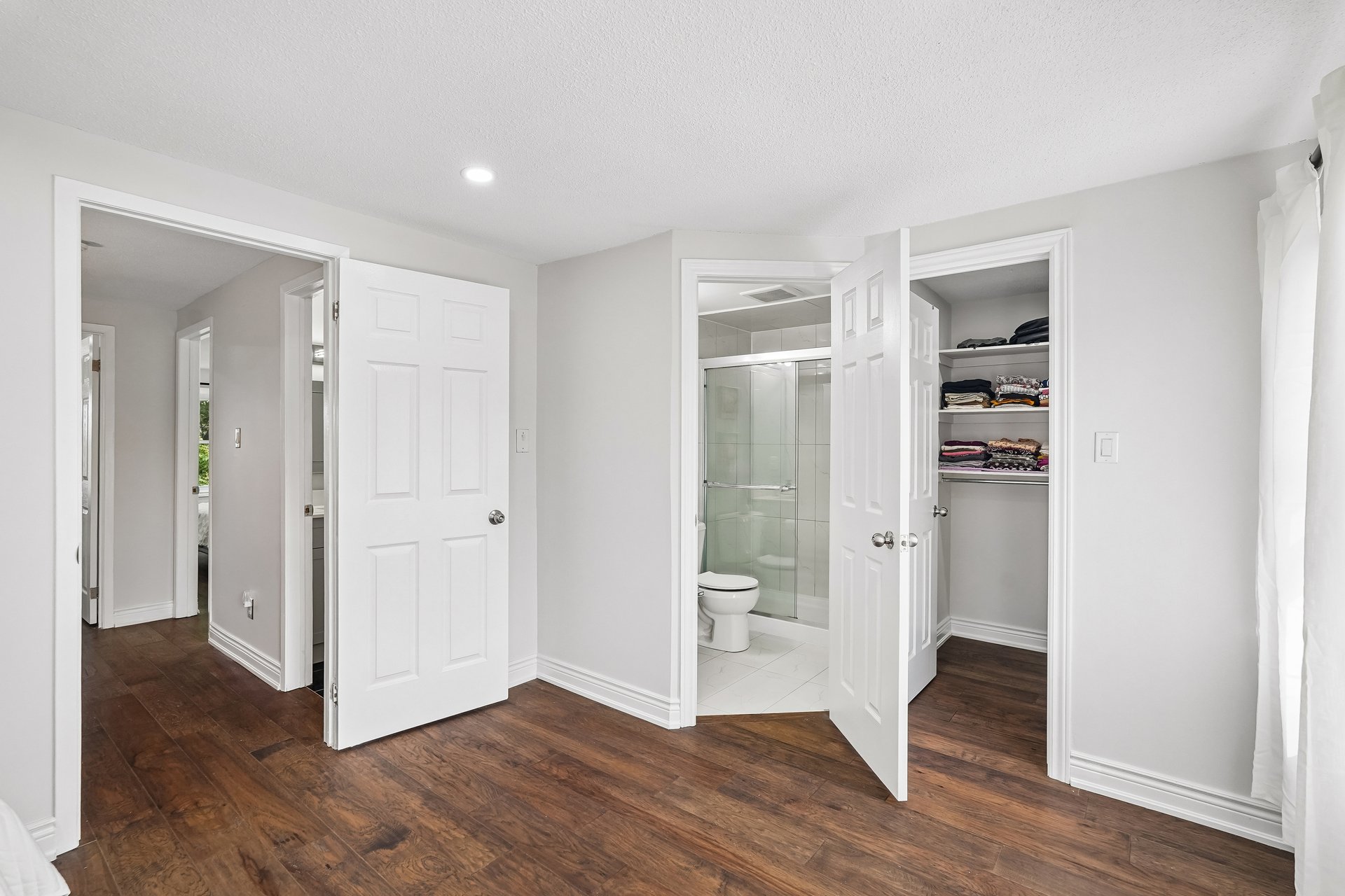 Move-in ready in the heart of Glen Abbey