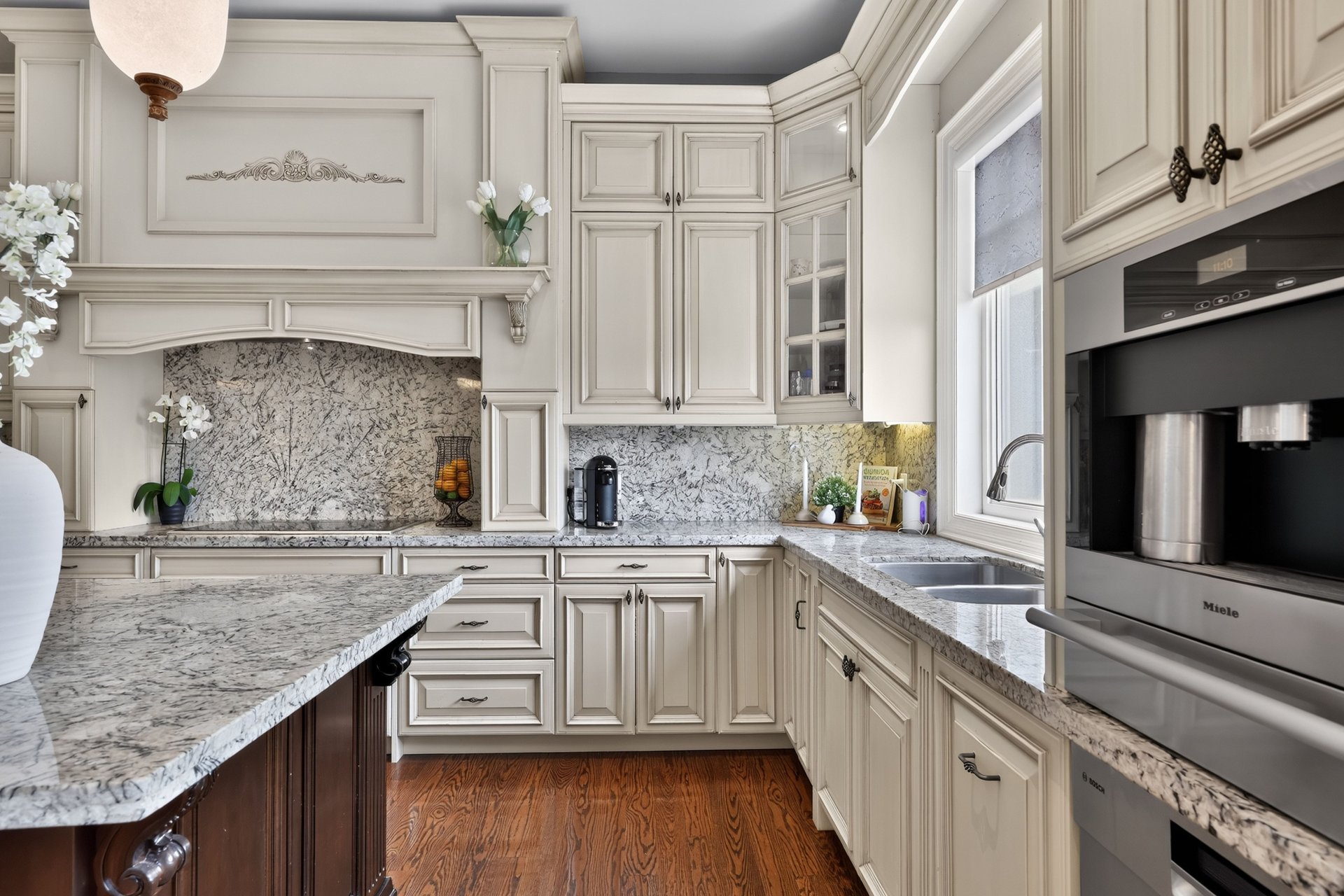 2513 Sharon Cres