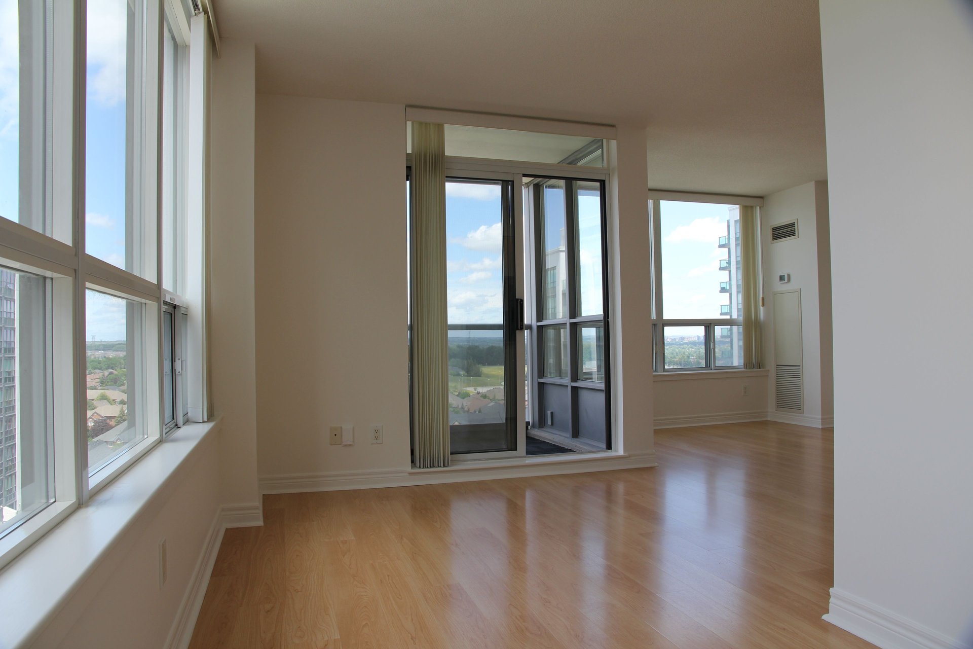 Exceptional Corner Suite 