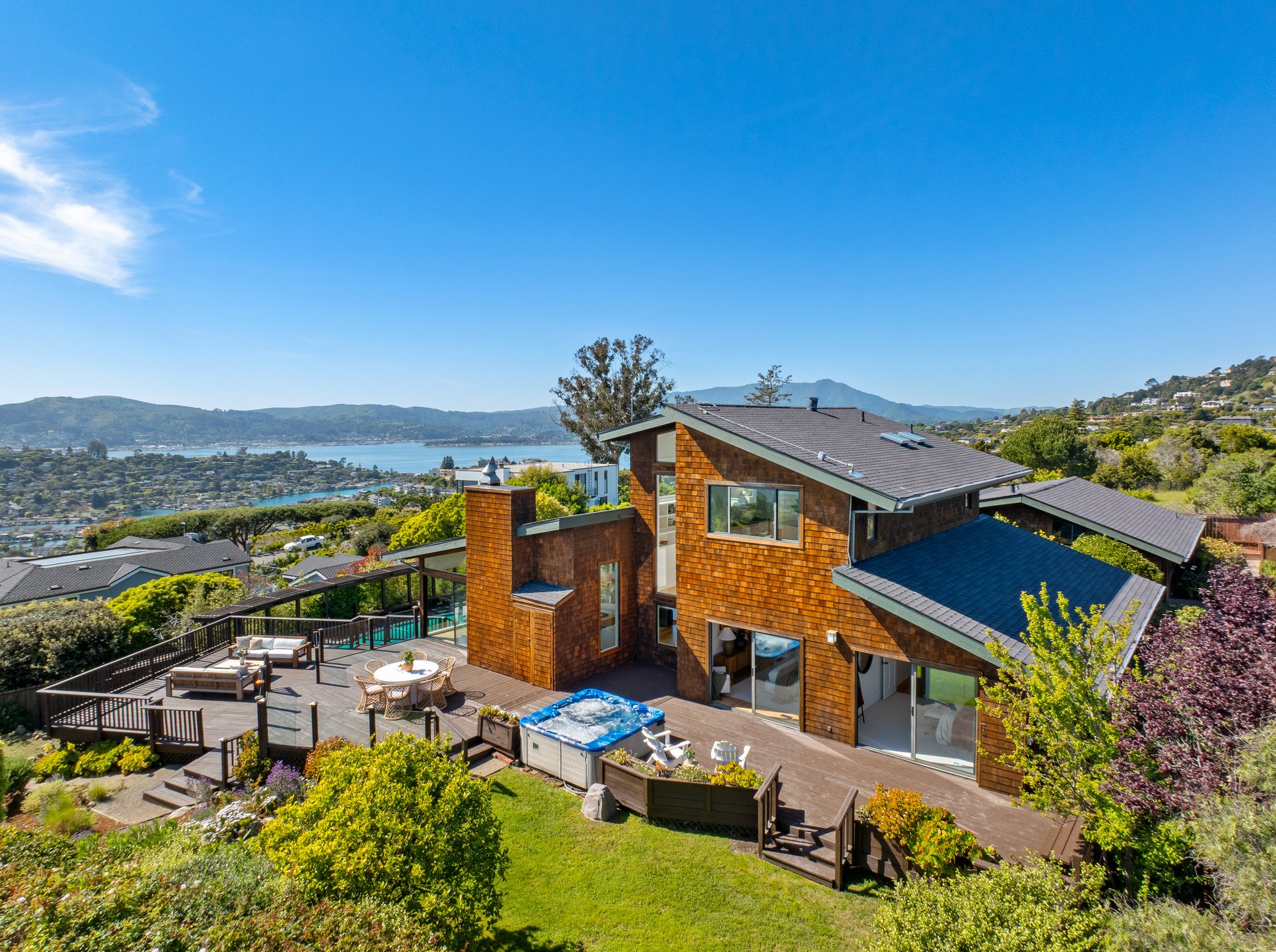 Sweeping Views of San Francisco and the Golden Gate Bridge