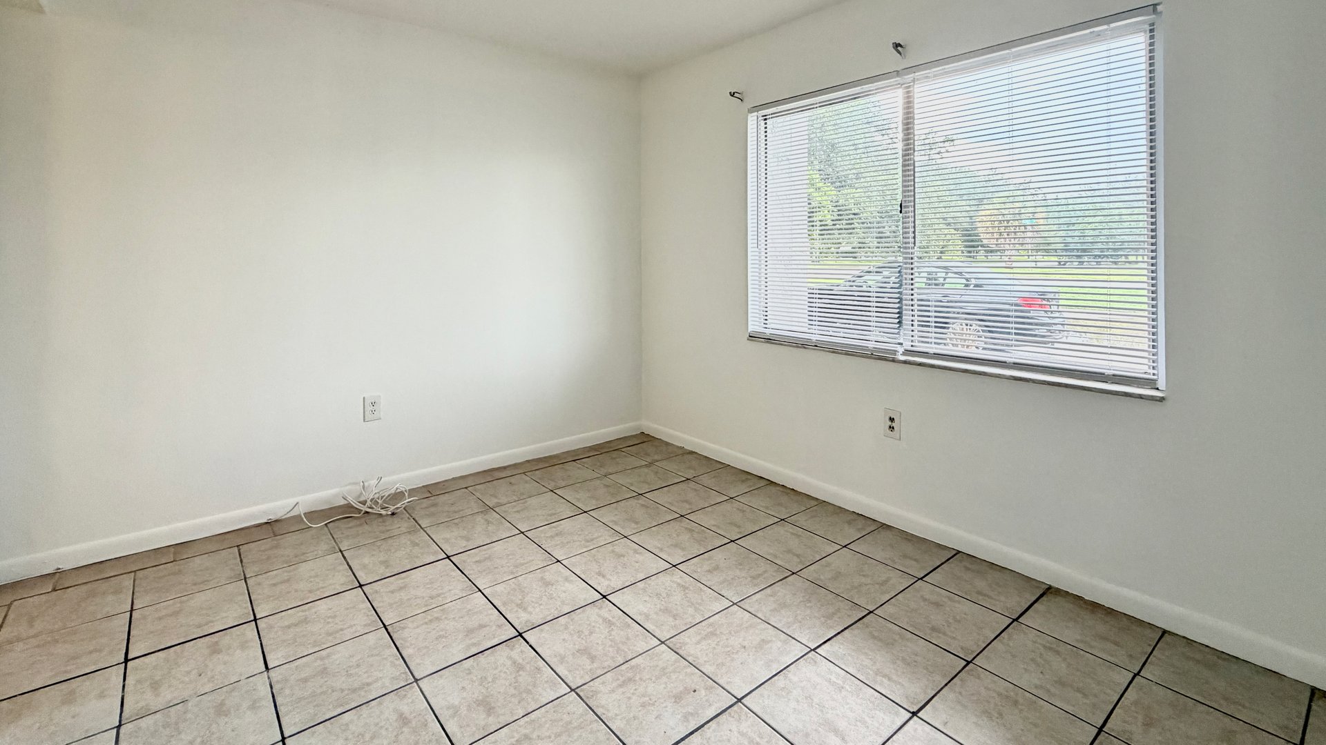 Spacious Ground-Floor Apartment for Lease in Winter Springs