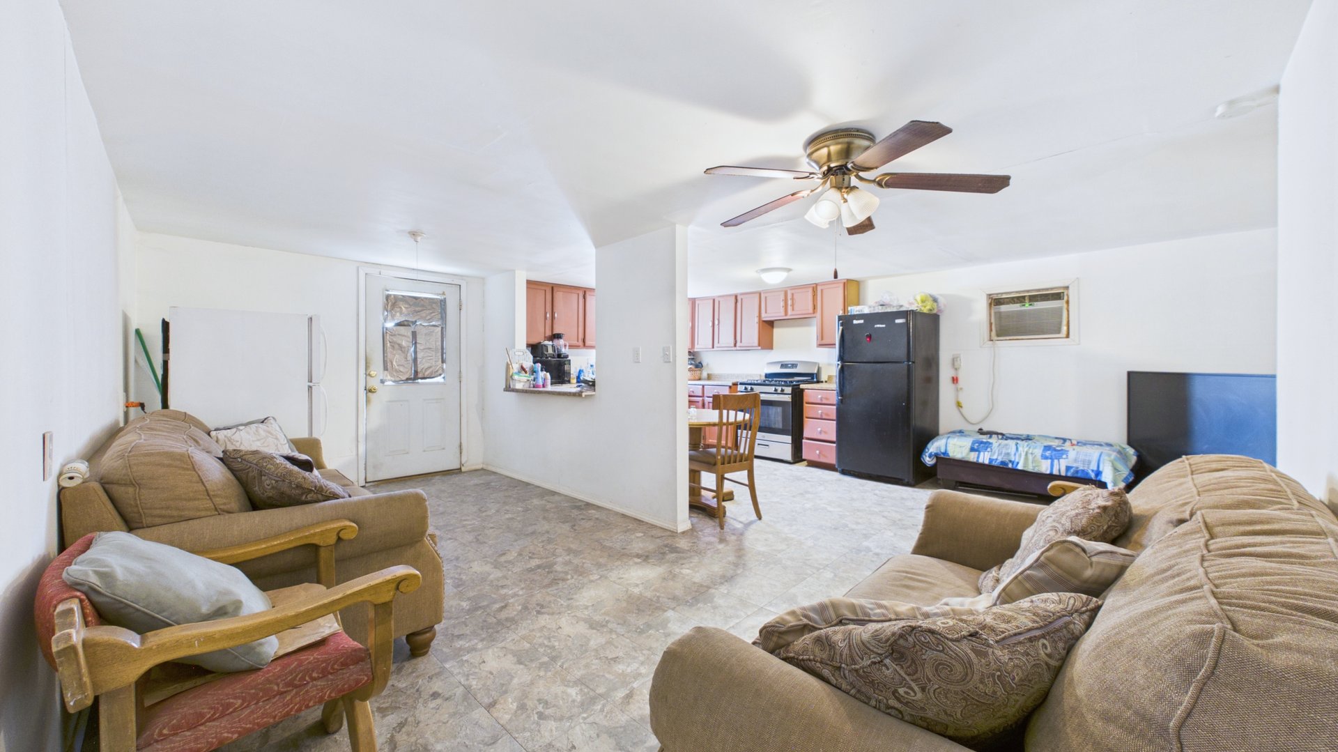 712 S Locust Ave